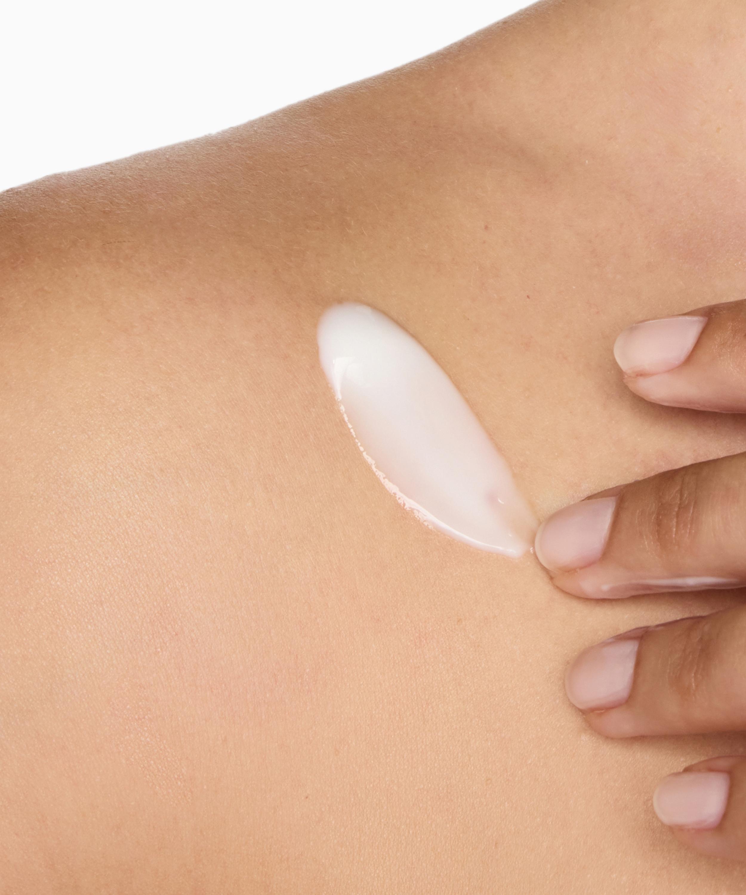 Beauty Pie - Awesome Bronze Daily Self-Tanning Lotion 400ml image number 5