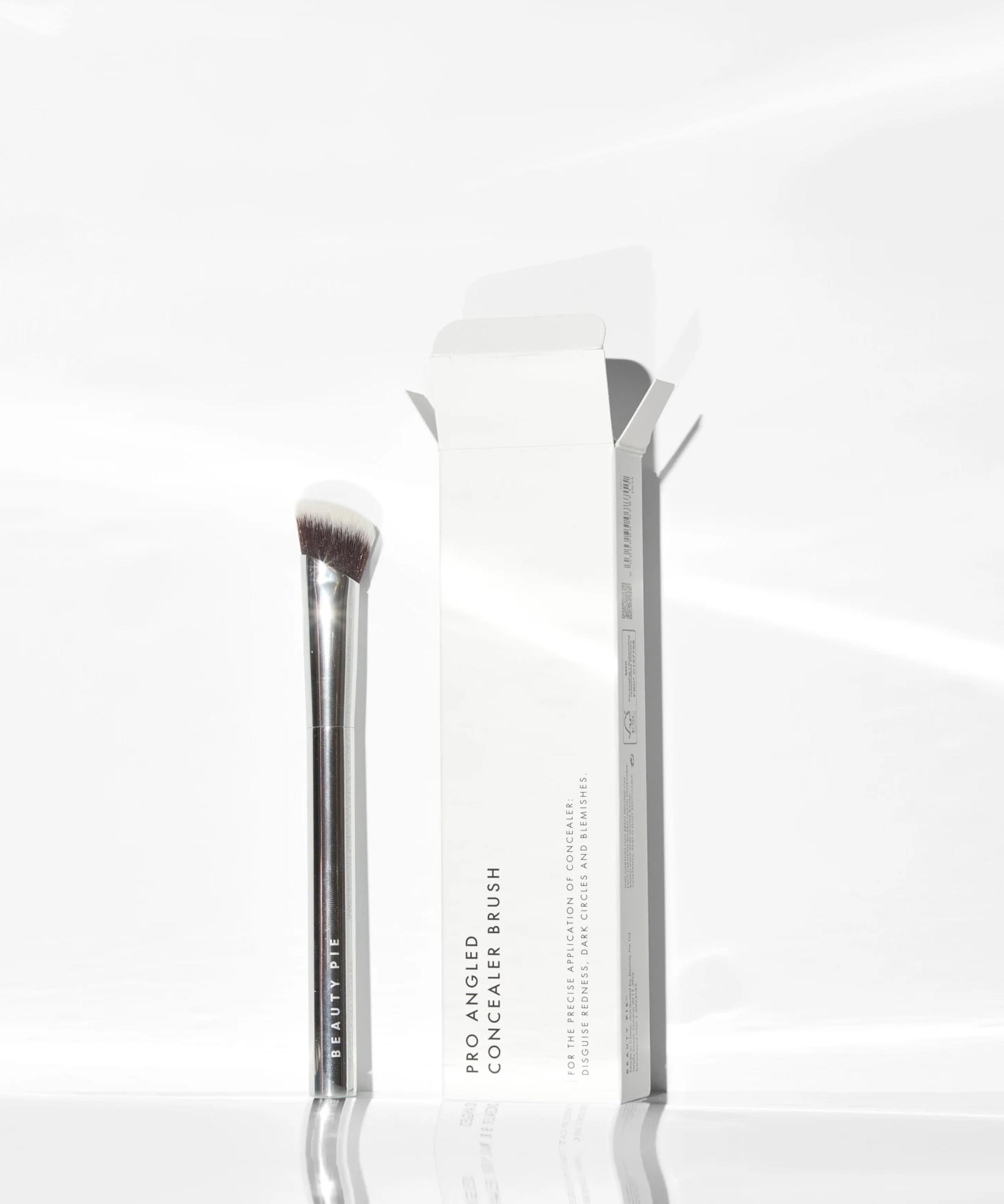 Beauty Pie - Pro Angled Concealer Brush 002 image number 2