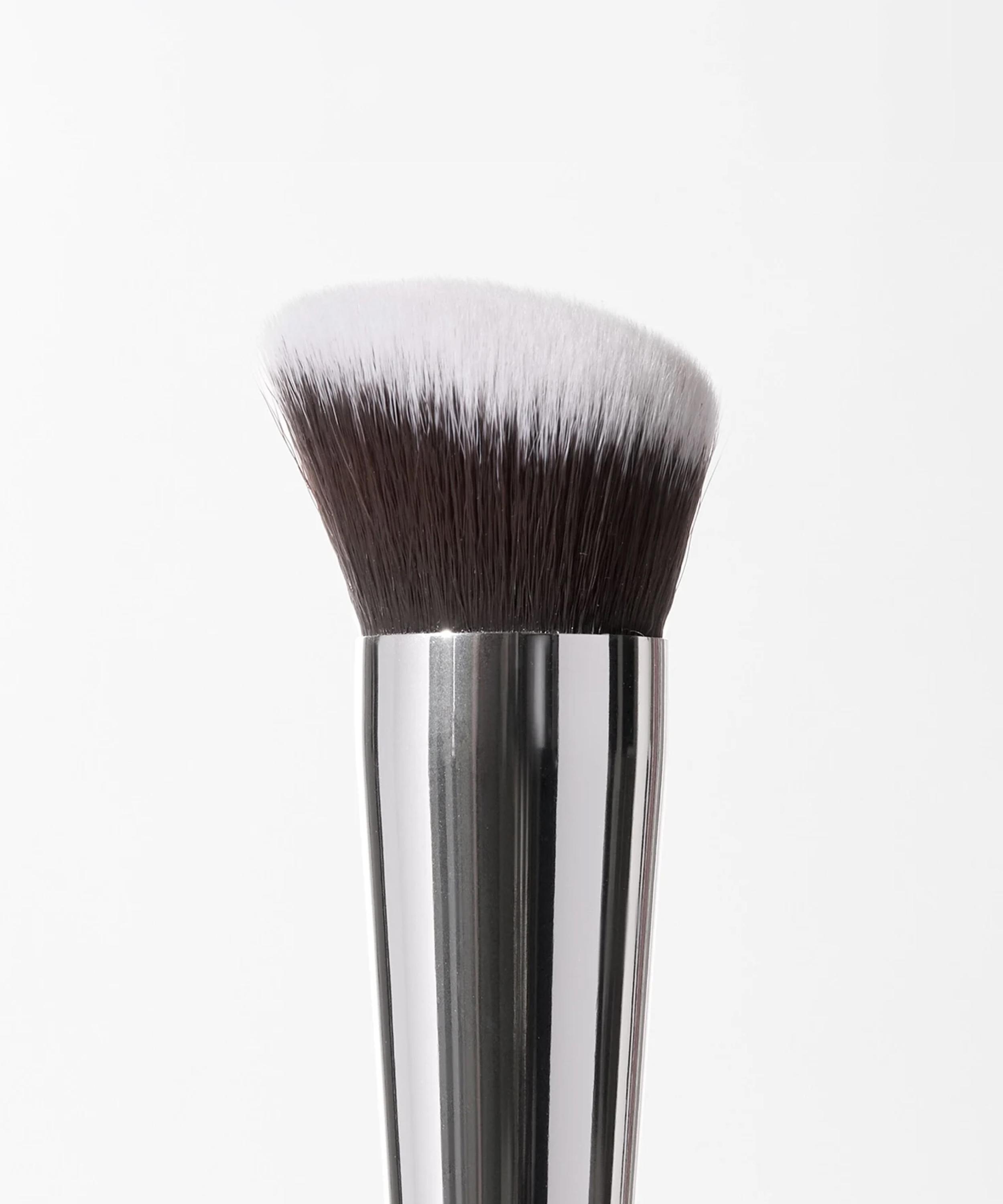 Beauty Pie - Seamless Foundation Buffing Brush 001 image number 3