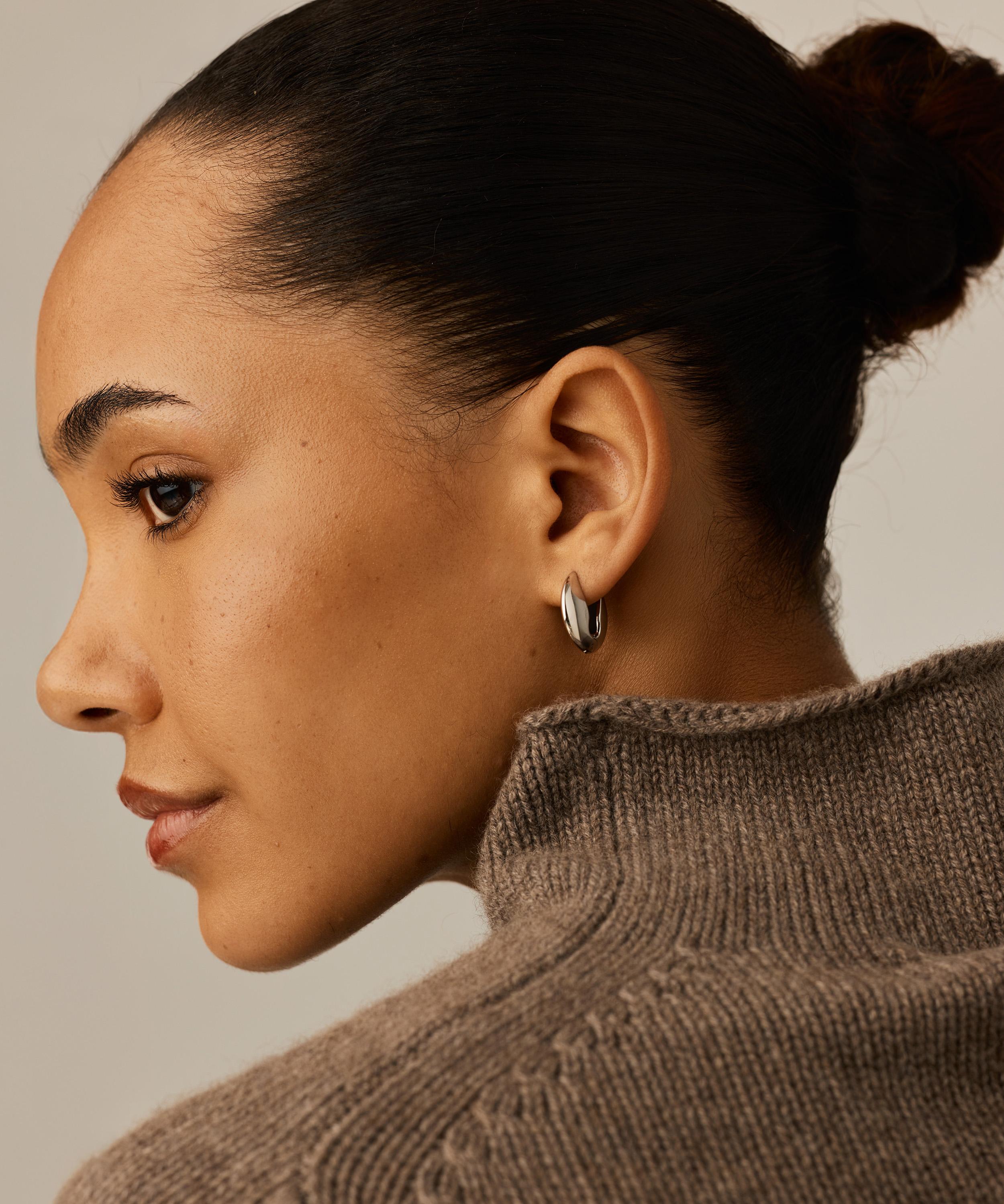 Missoma - Platinum-Plated Hinged Small Hoop Earrings image number 1