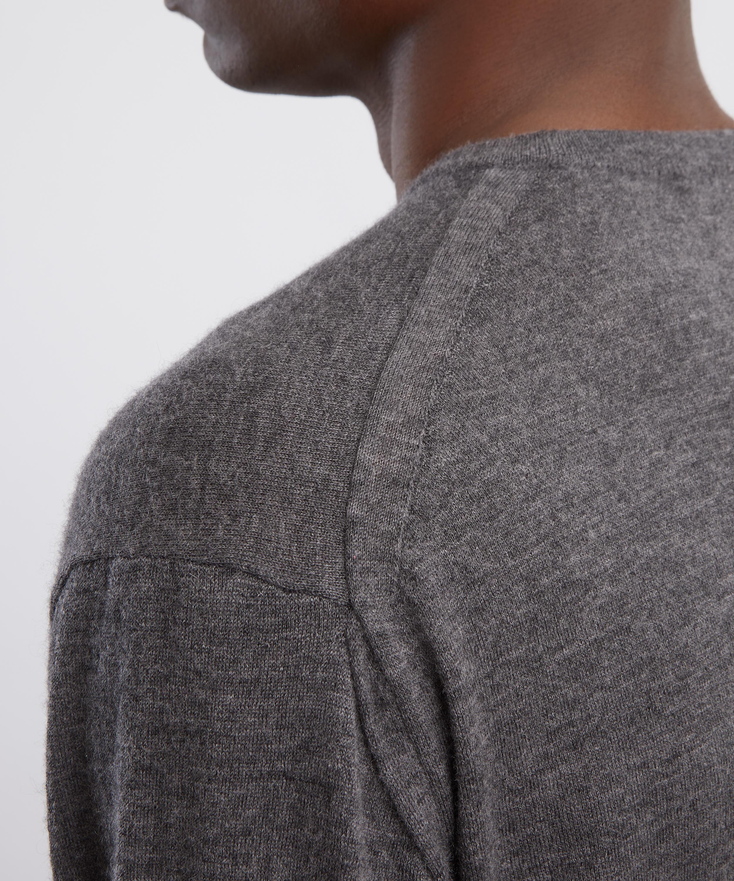Auralee - High Gauge Cashmere Jumper in Charcoal image number 4