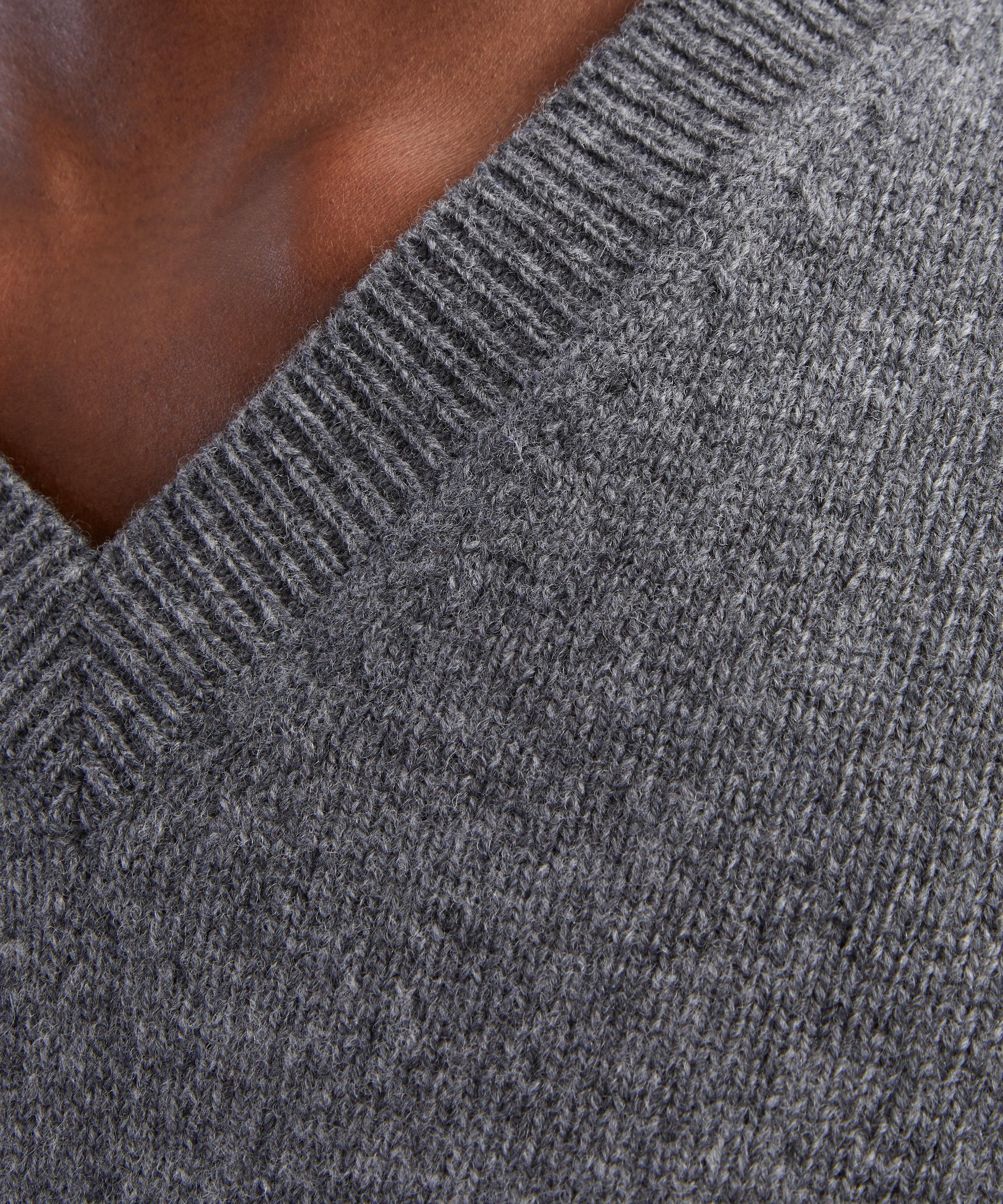 &Daughter - Sligo Shrunken V-Neck Jumper image number 4