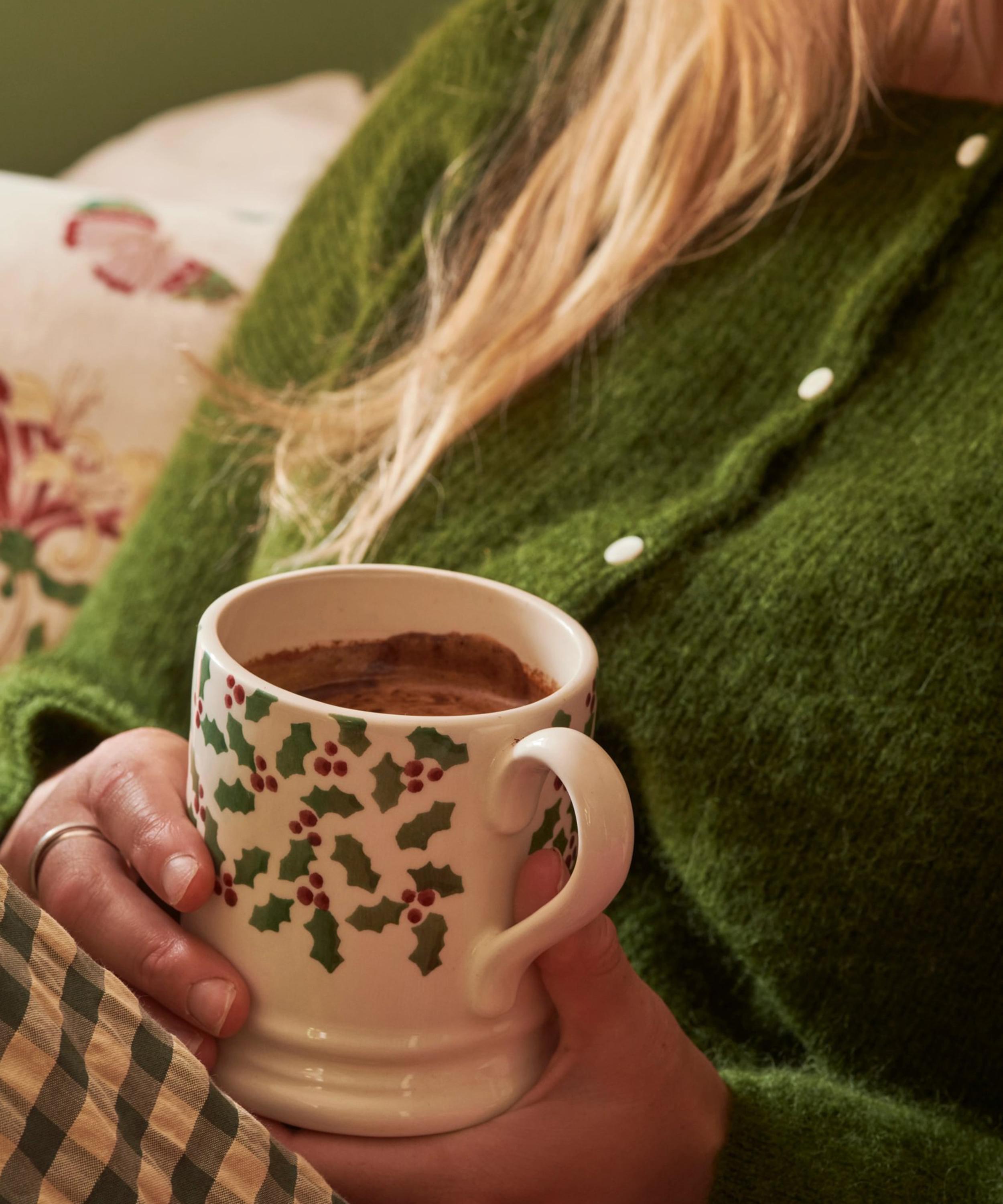 Emma Bridgewater - Tiny Scattered Holly Half-Pint Mug image number 1
