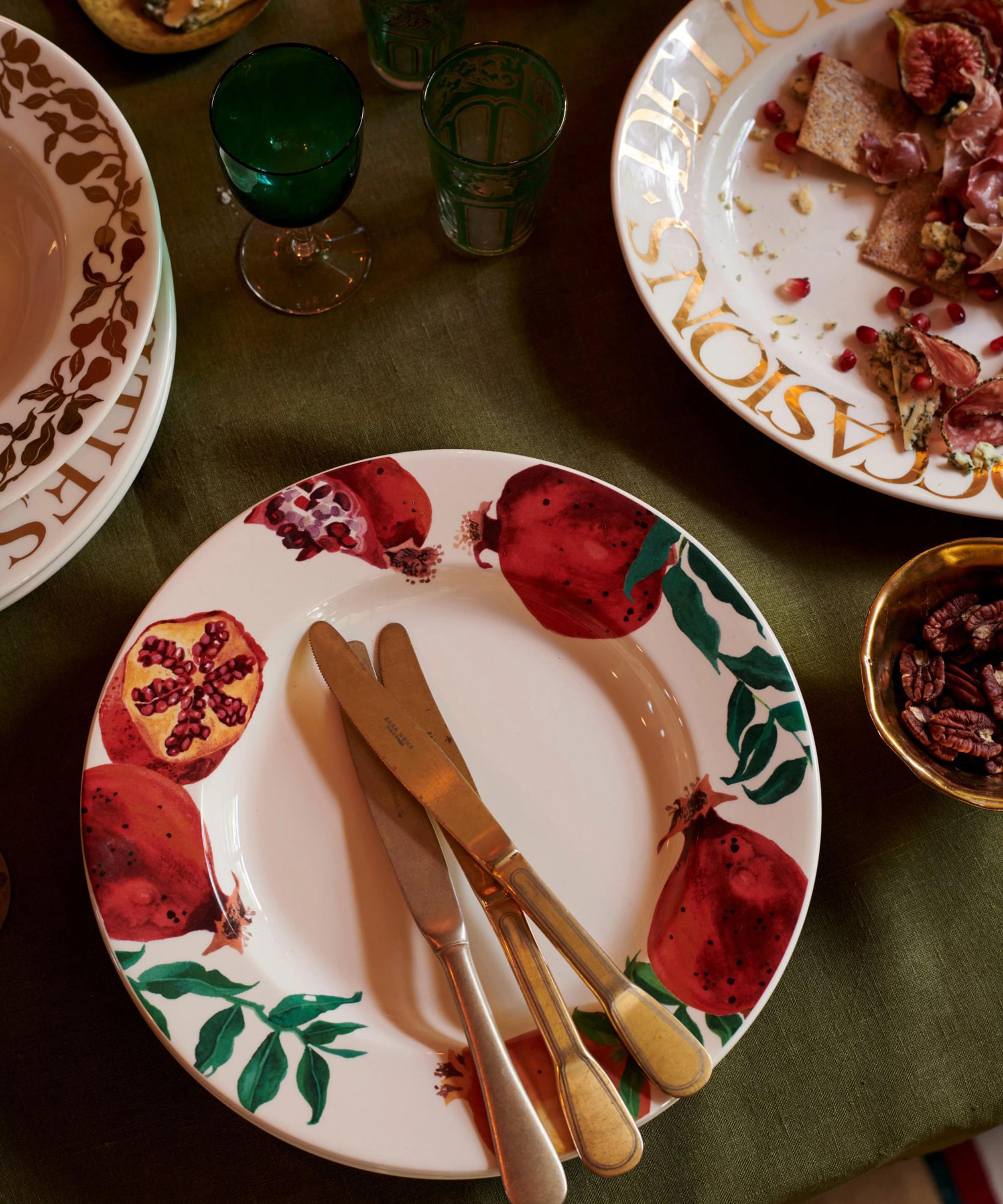 Emma Bridgewater - Festive Pomegranate 10.5-Inch Plate image number 1
