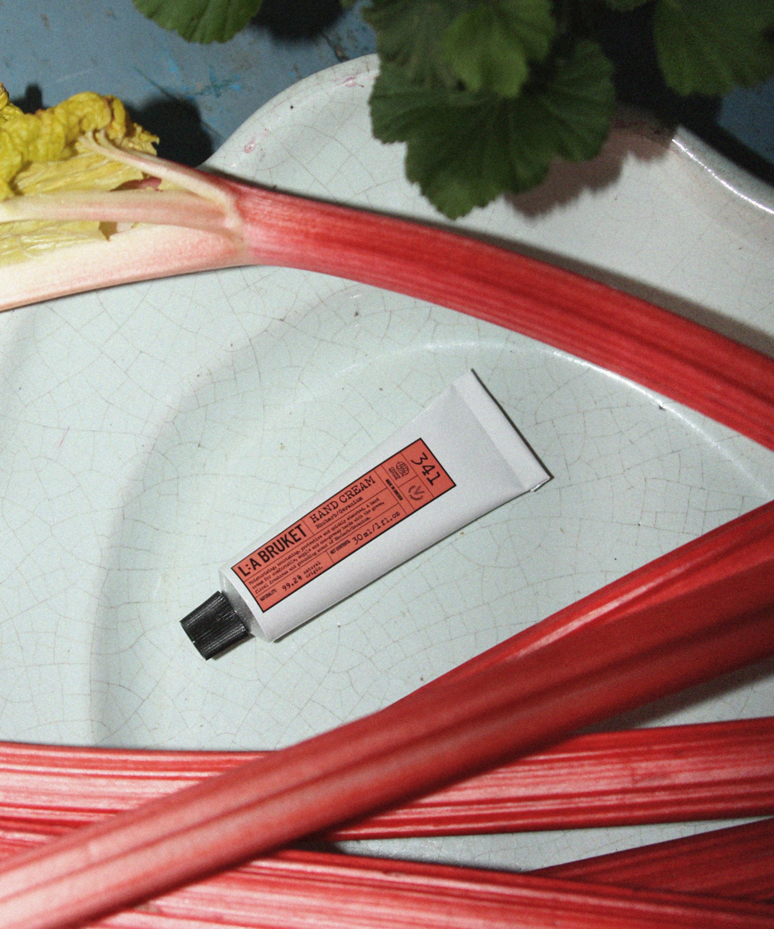 L:A Bruket - Hand Cream Rhubarb and Geranium 30ml image number 2