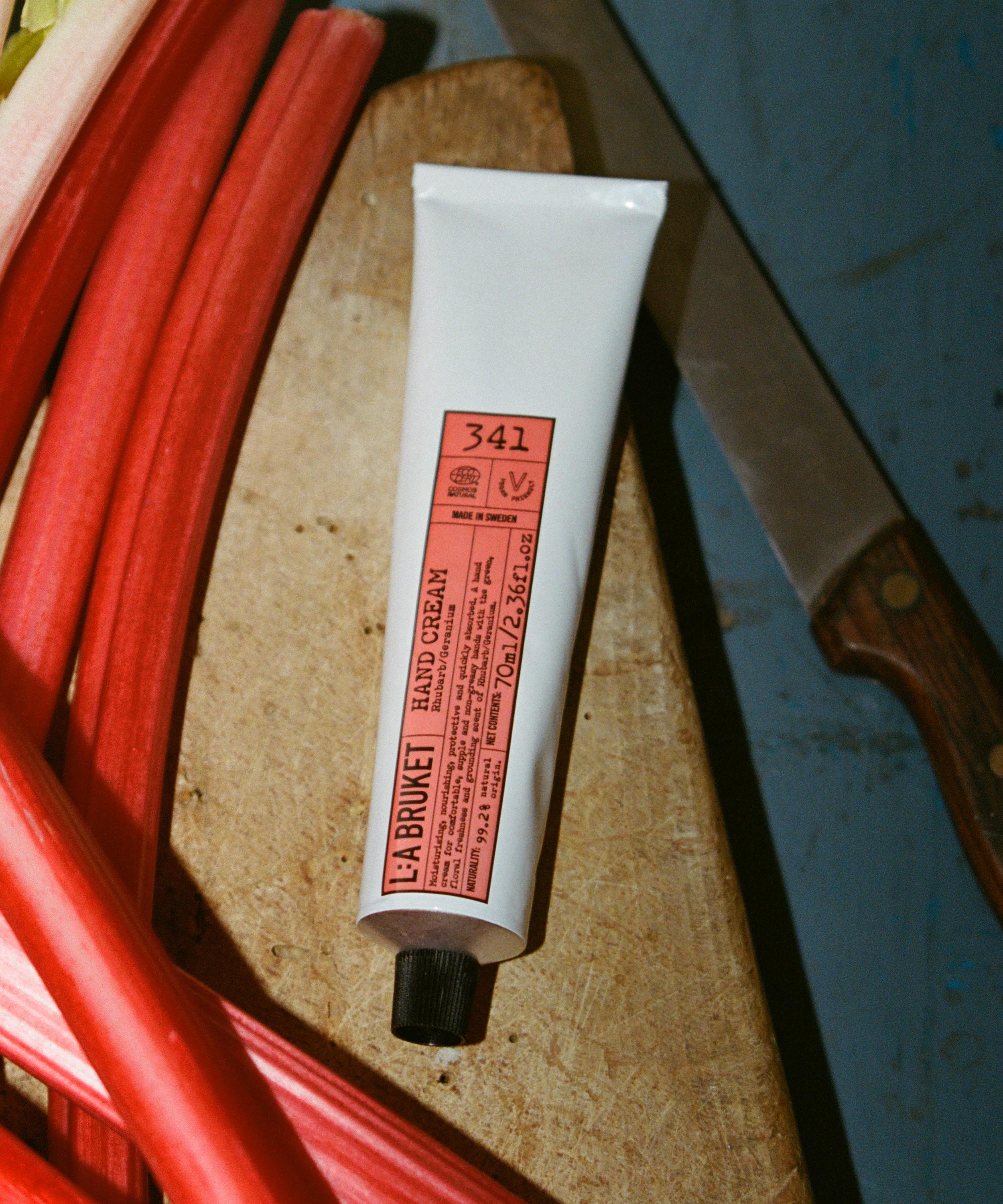 L:A Bruket - Hand Cream Rhubarb and Geranium 70ml image number 1