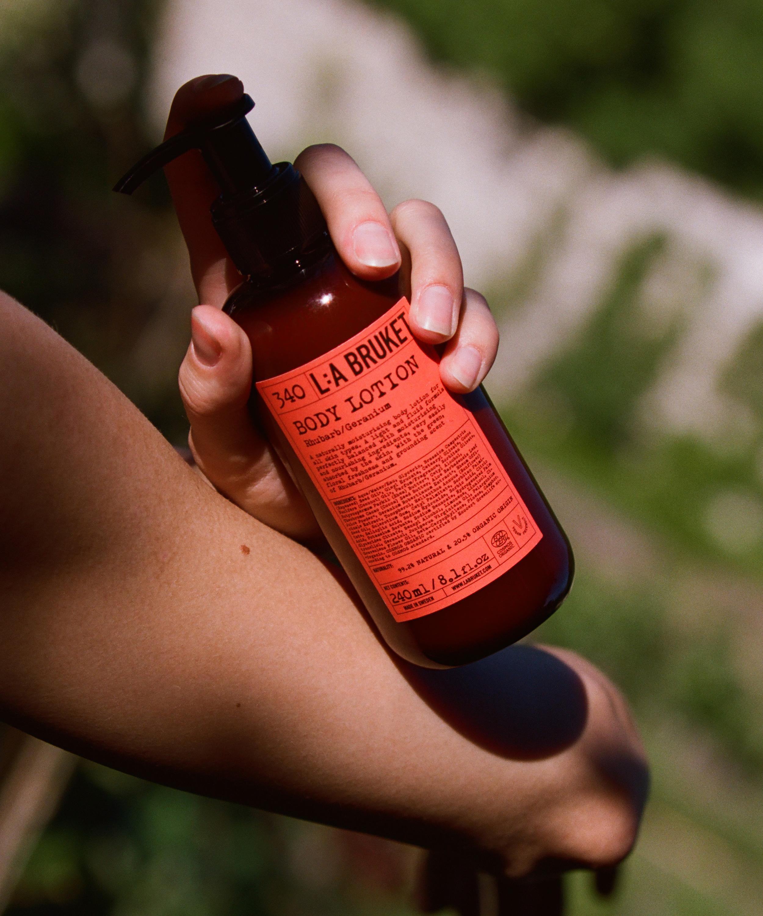 L:A Bruket - Body Lotion Rhubarb and Geranium 240ml image number 2