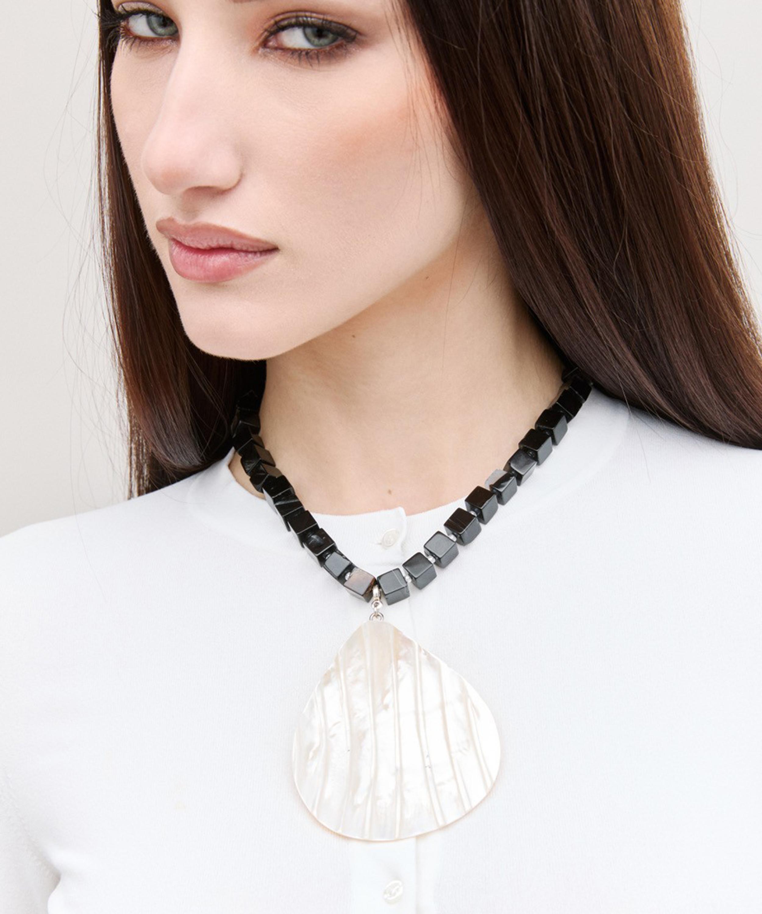 Julietta - Rhodium-Plated Oro Necklace with Mother-of-Pearl and Black Onyx image number 1