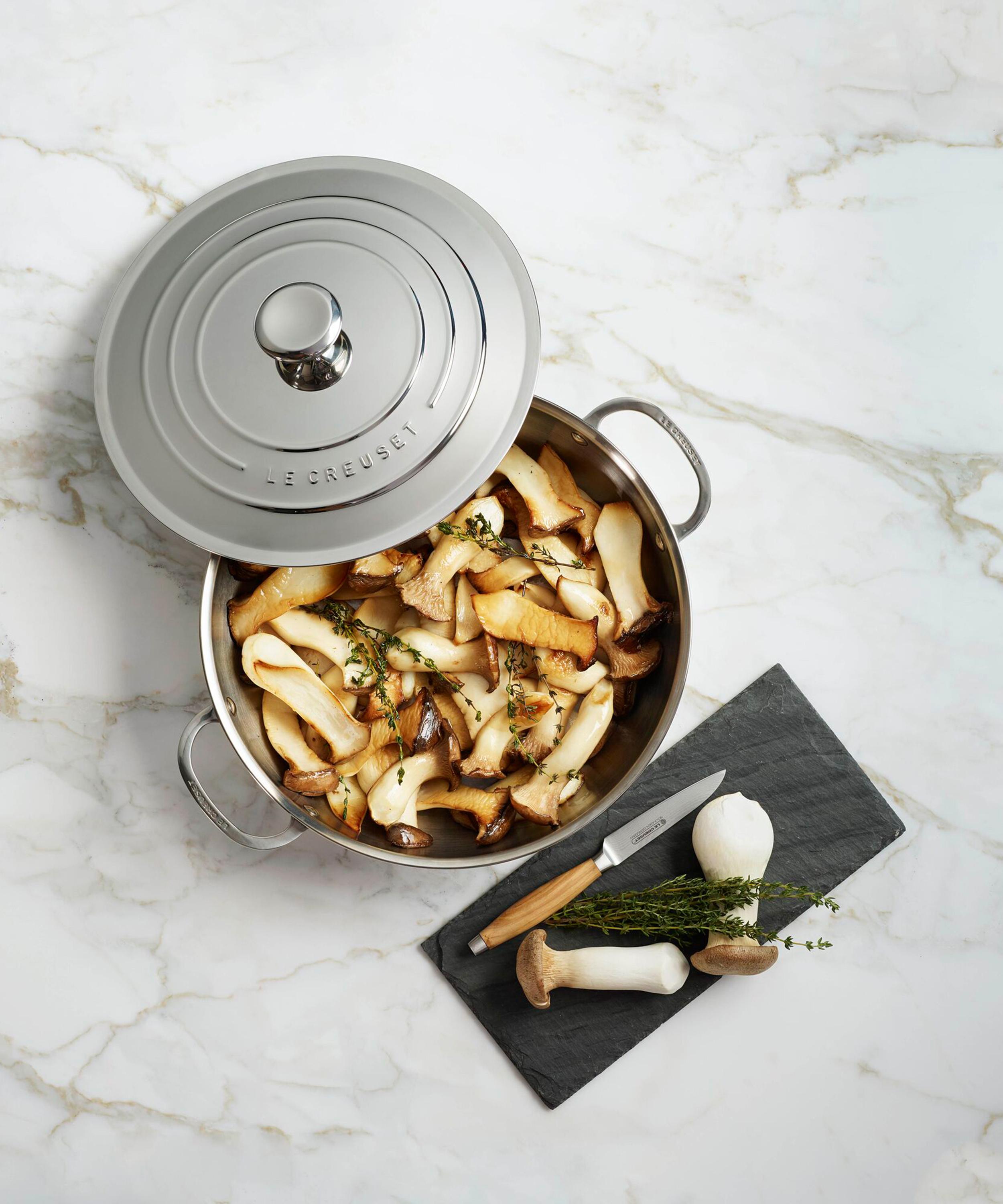 Le Creuset - Signature Stainless Steel Shallow Casserole with Lid image number 5