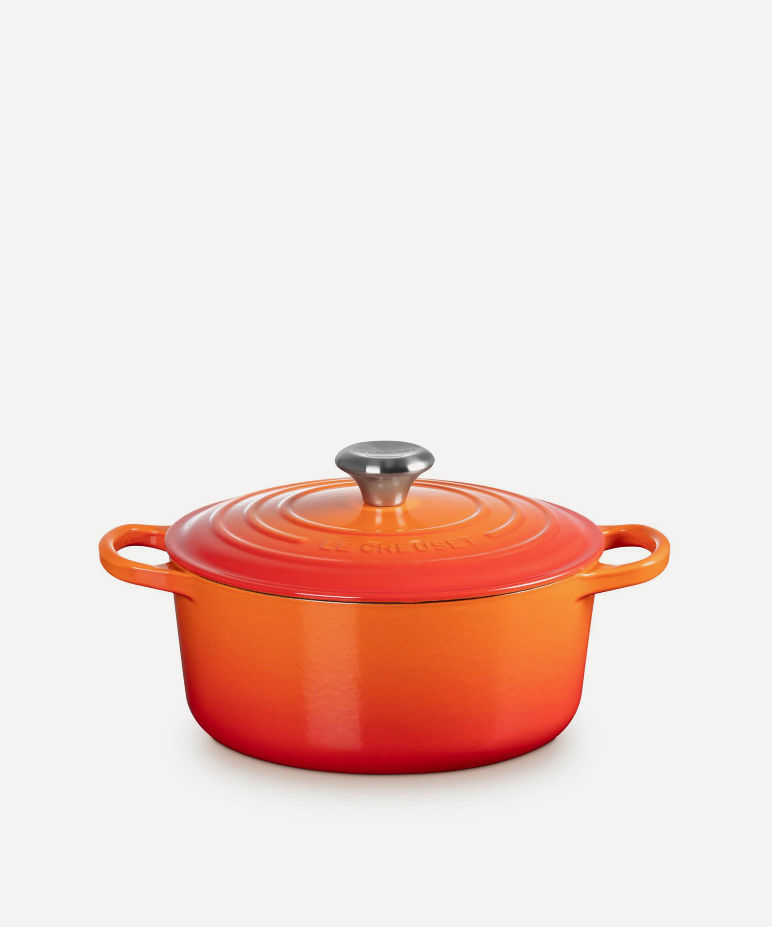 Le Creuset - Signature Cast Iron 24cm Round Casserole in Volcanic