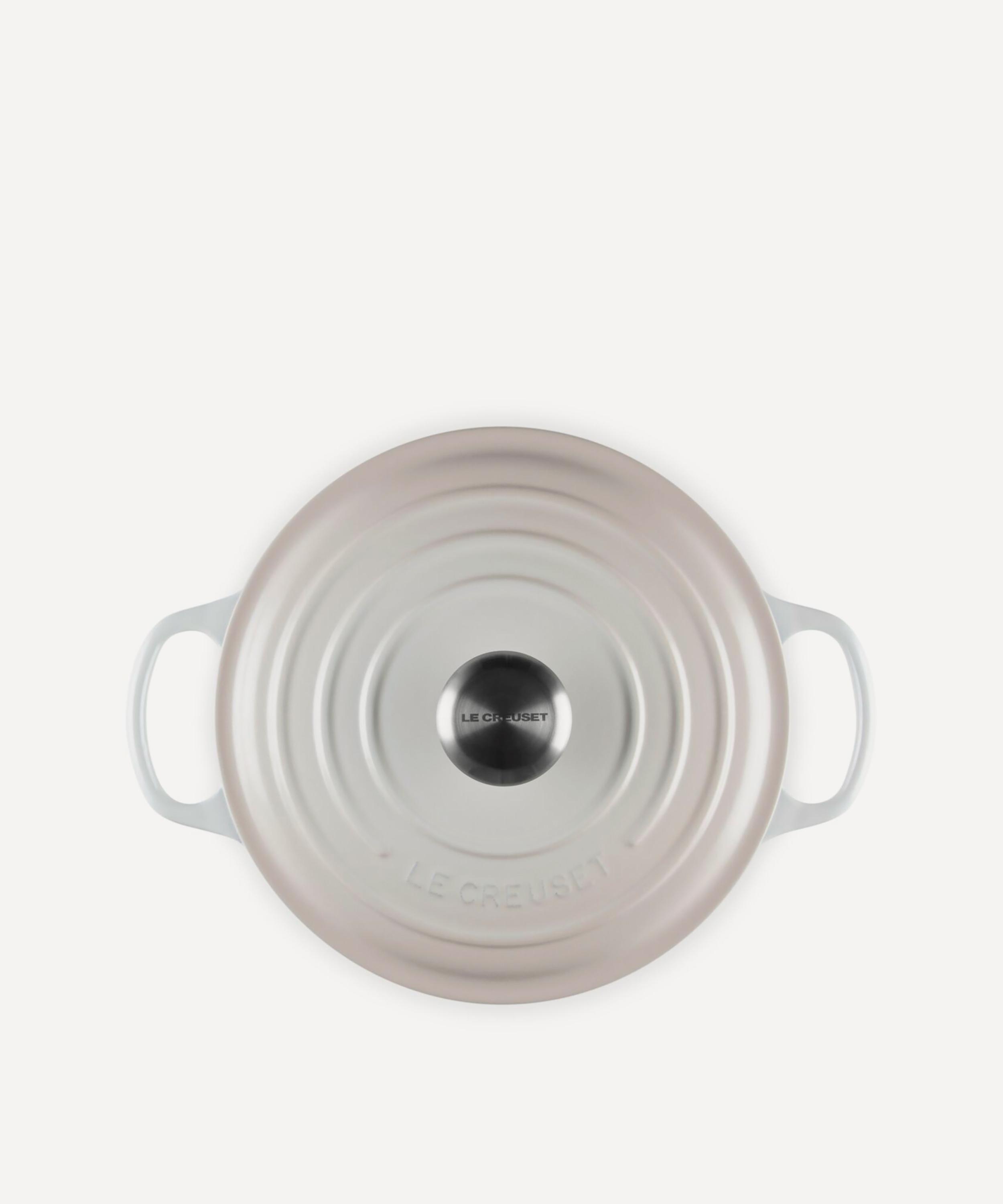 Le Creuset - Signature Cast Iron 24cm Round Casserole in Meringue image number 4