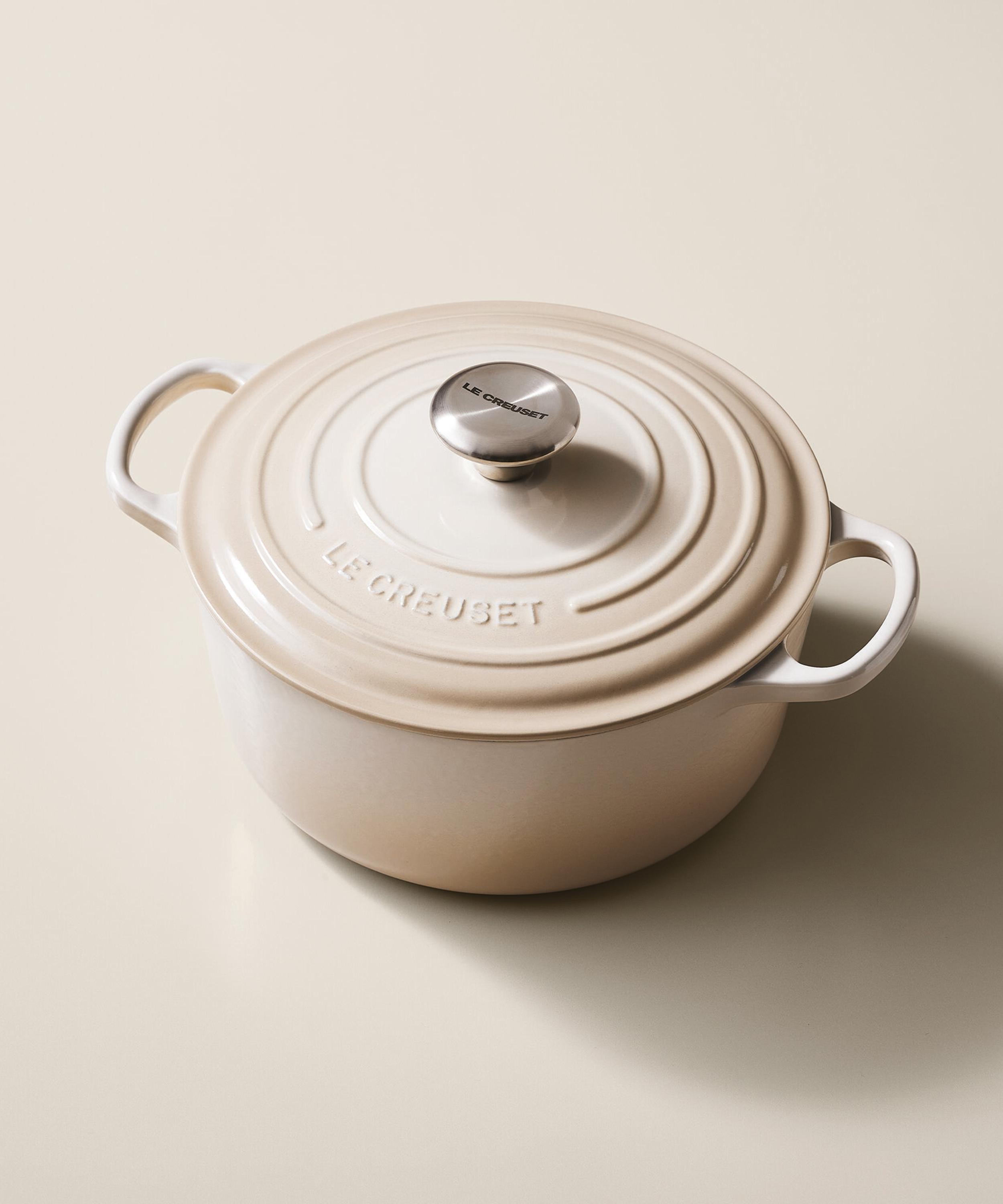 Le Creuset - Signature Cast Iron 24cm Round Casserole in Meringue image number 5
