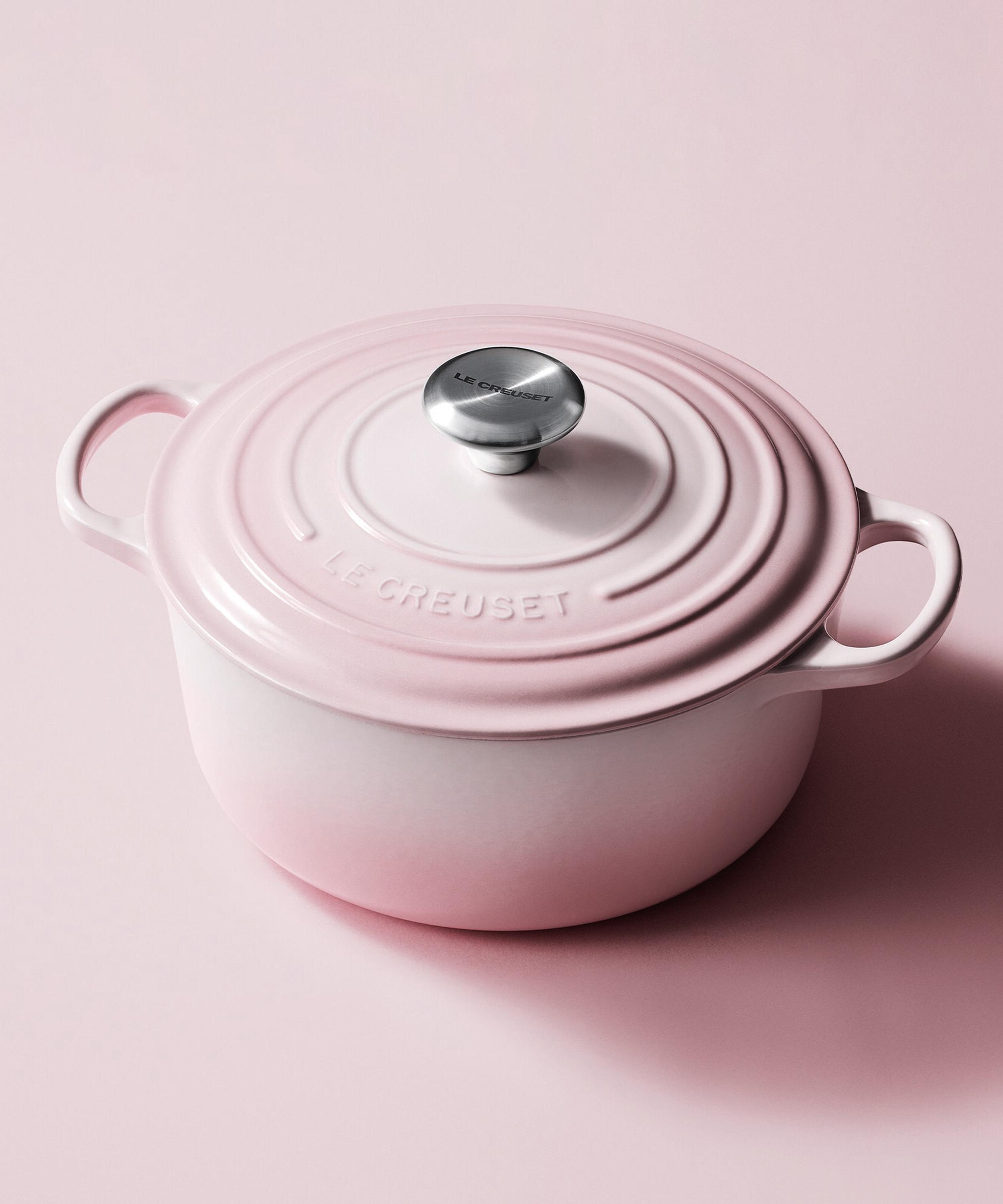 Le Creuset - Signature Cast Iron 24cm Round Casserole in Shell Pink image number 5