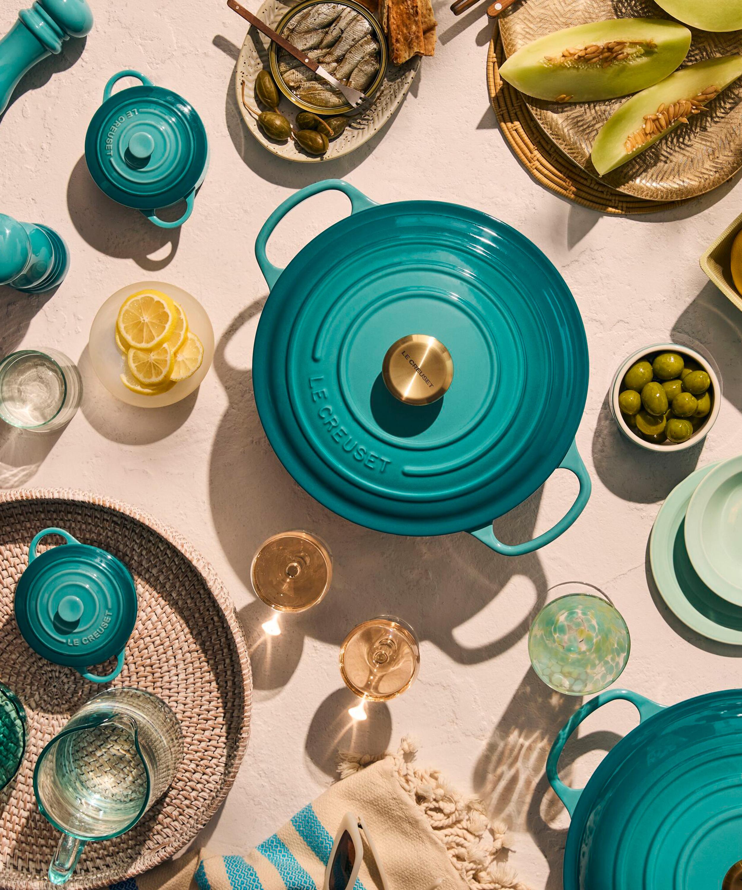 Le Creuset - Signature Cast Iron 24cm Round Casserole in Bleu Riviera image number 5