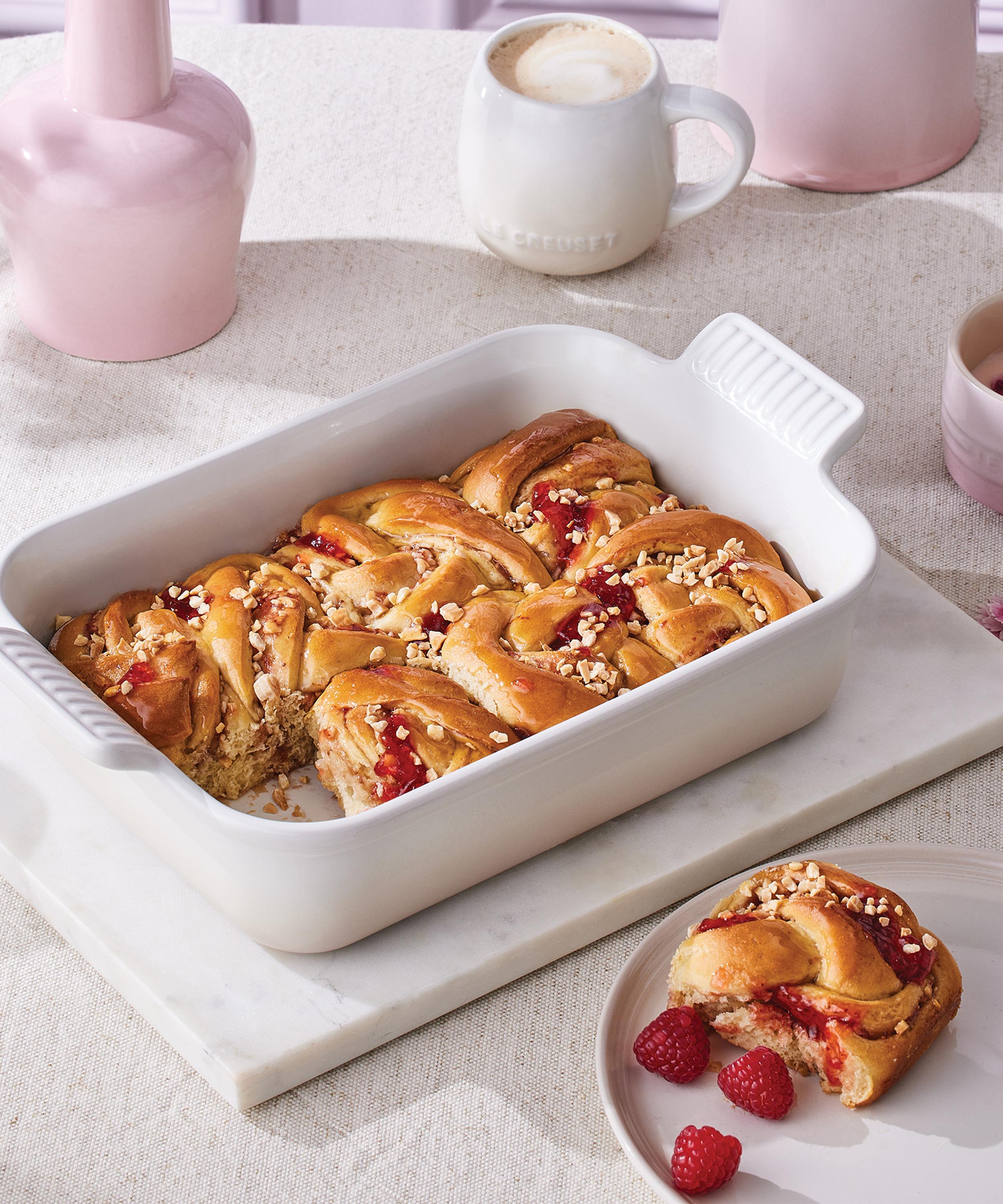 Le Creuset - Heritage Stoneware Rectangular 26cm Dish in Meringue image number 6