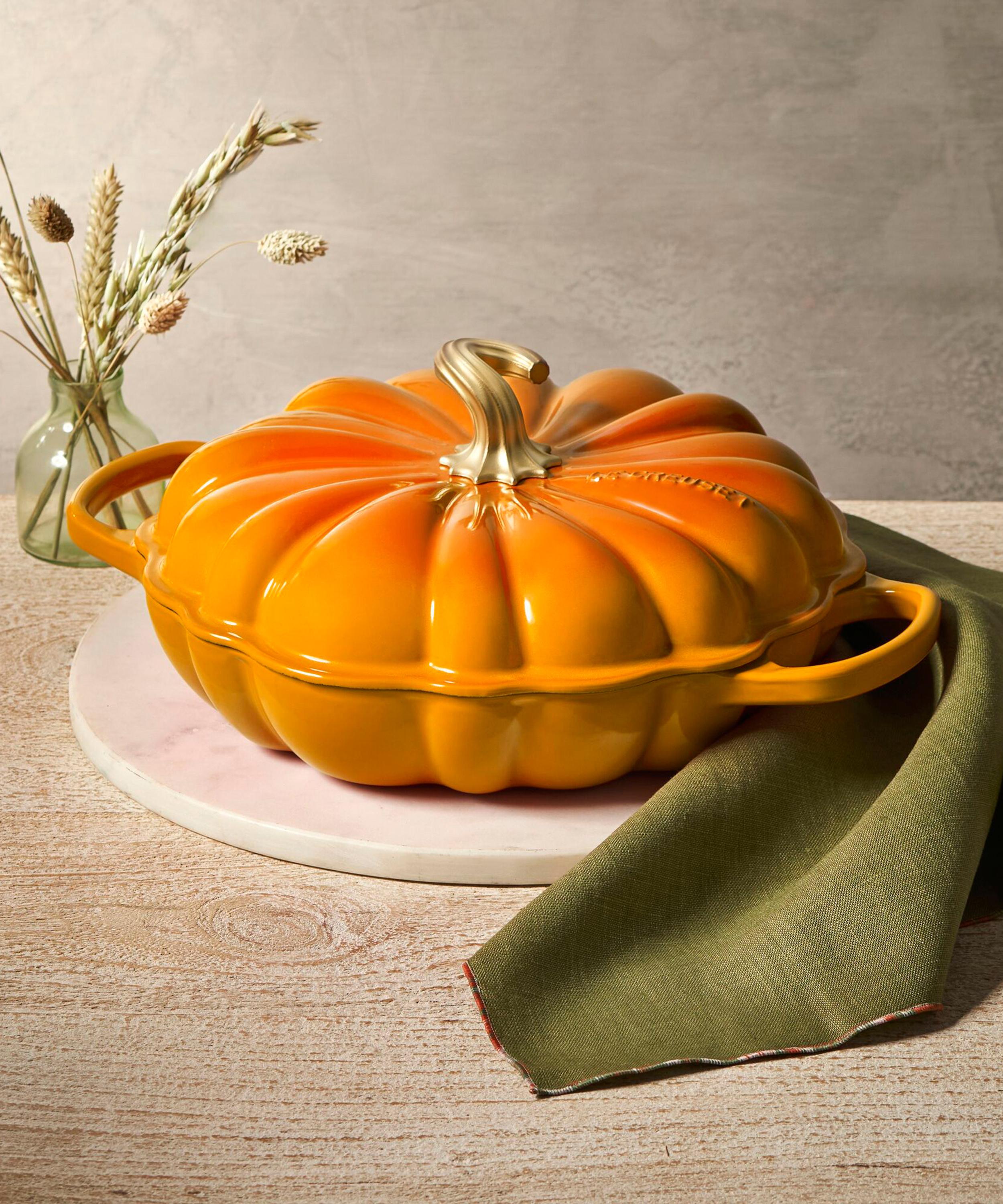 Le Creuset - Cast Iron Stoneware Pumpkin Shallow Casserole Dish in Maronnier image number 5