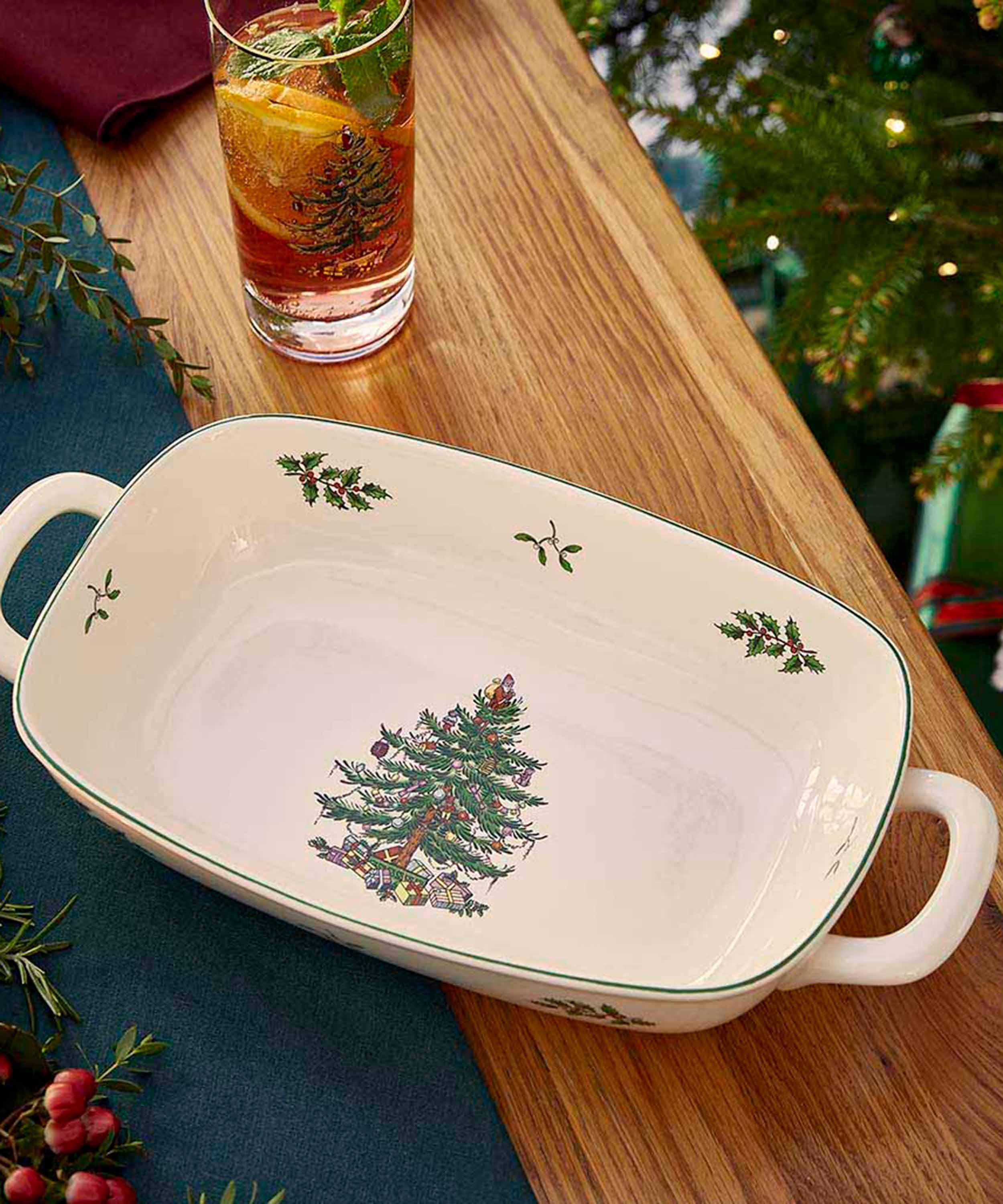 Spode - Christmas Tree Stoneware Bread Basket image number 1