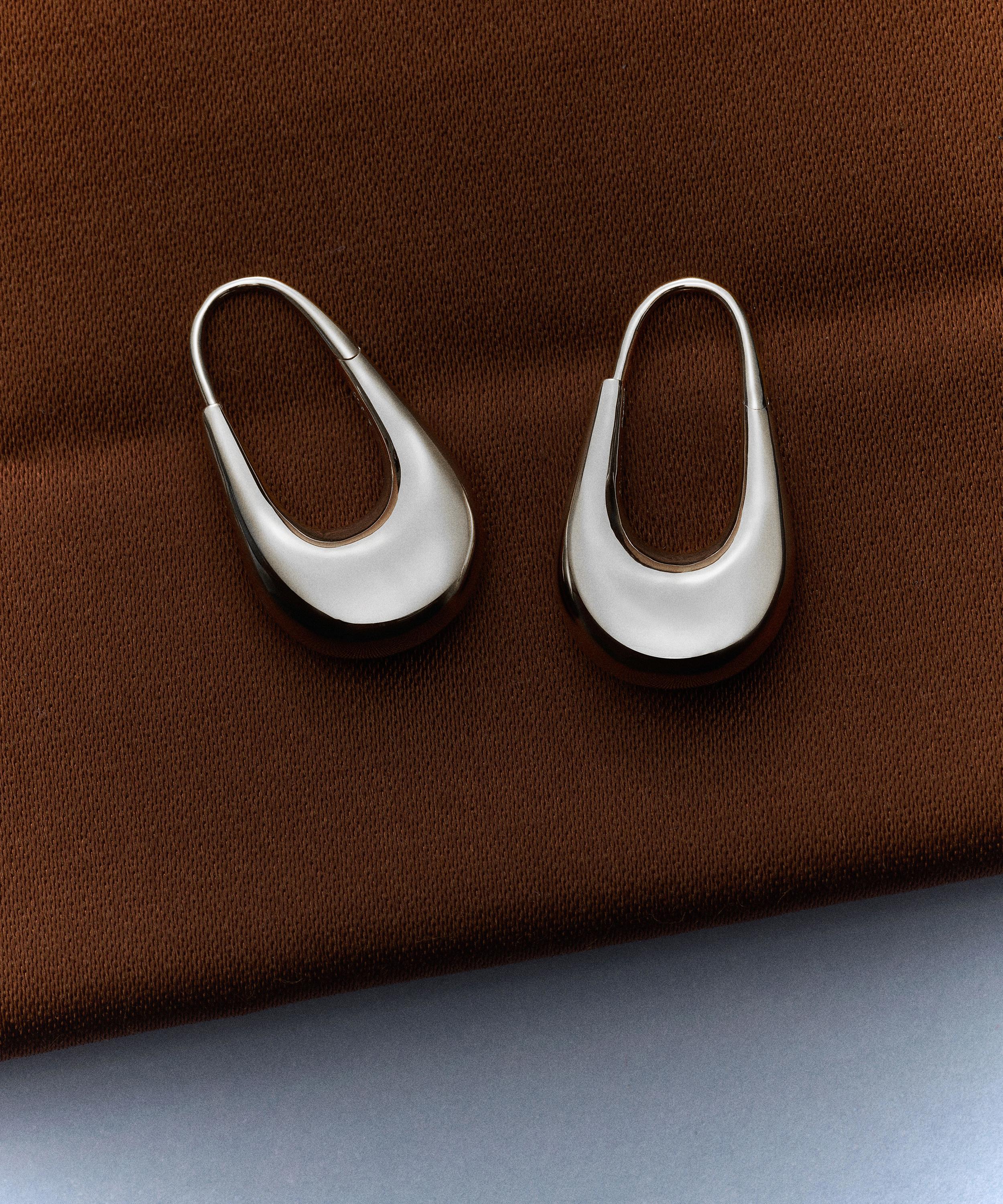 Otiumberg - Sterling Silver Roscida Silhouette Drop Hoop Earrings image number 2