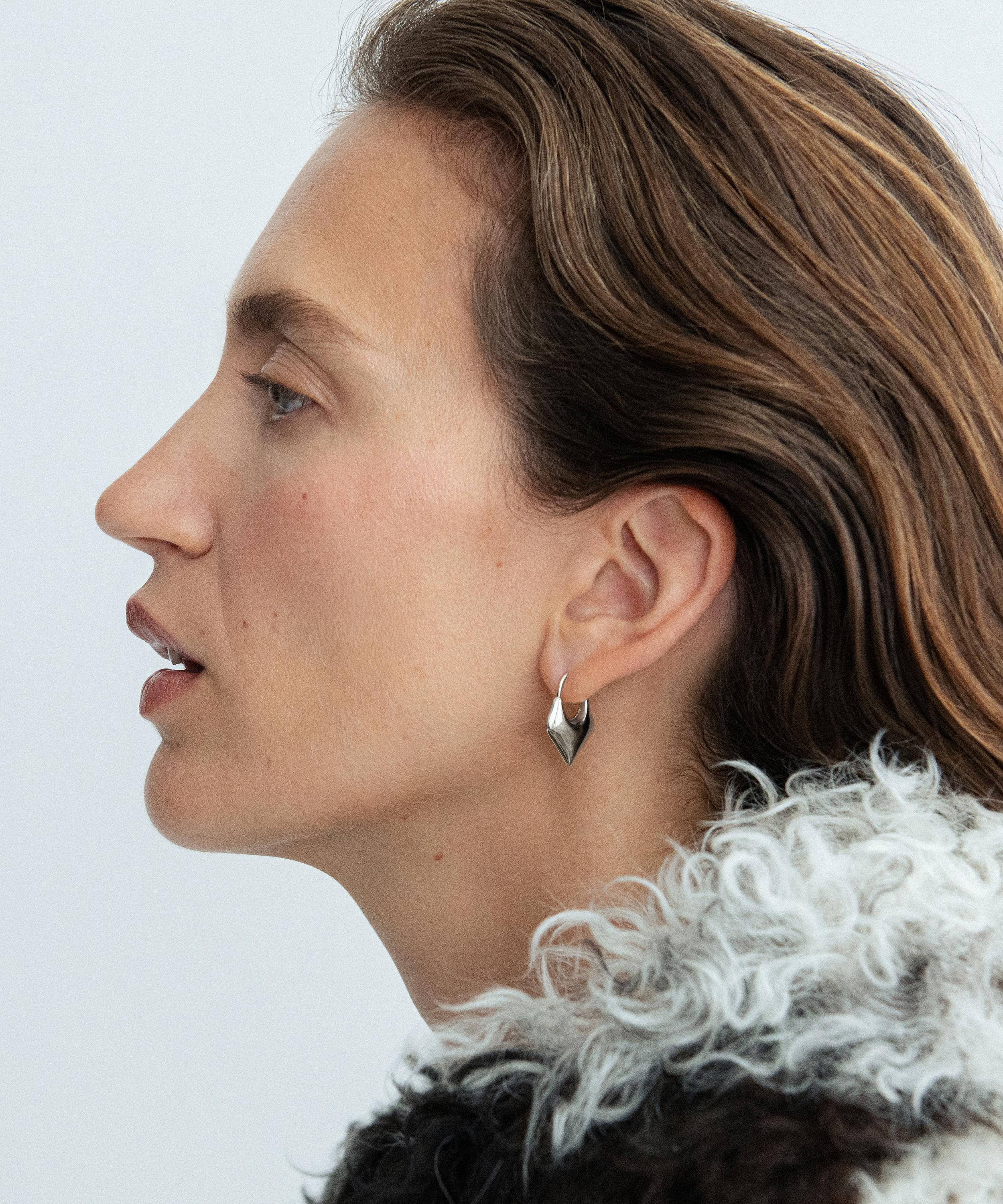 Otiumberg - Sterling Silver Small Kite Hoop Earrings image number 1