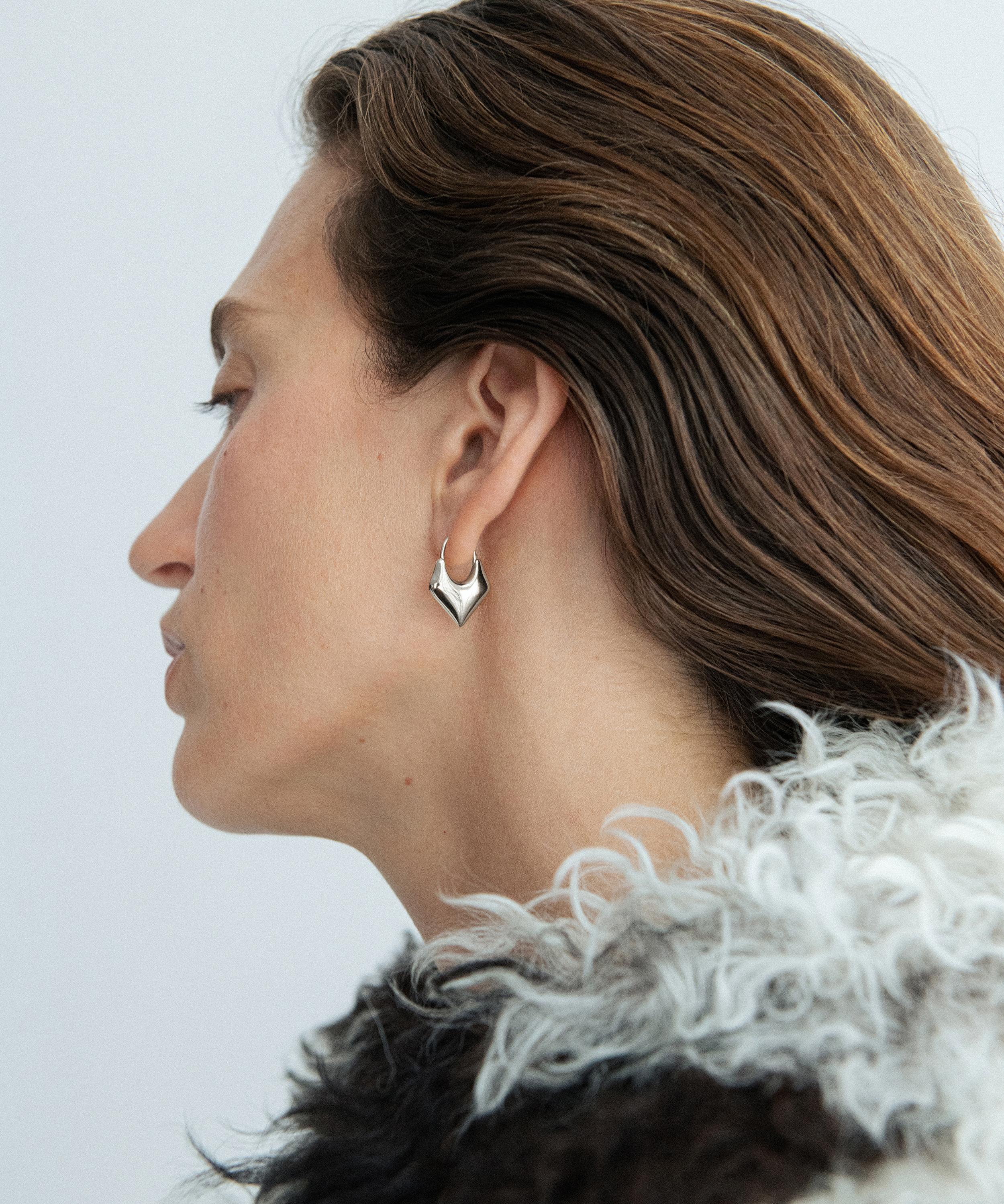 Otiumberg - Sterling Silver Small Kite Hoop Earrings image number 2