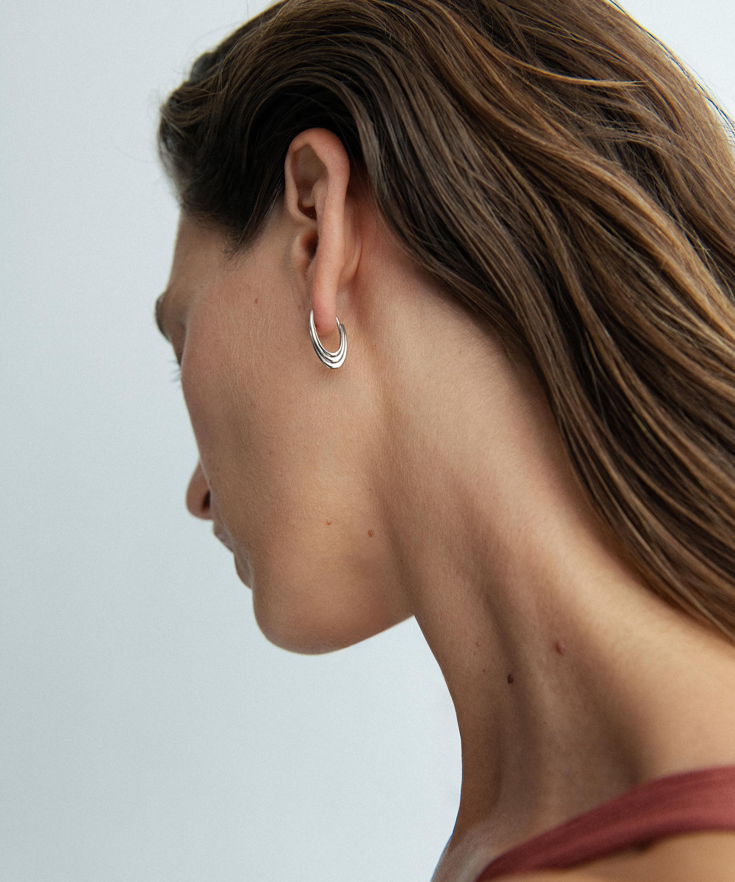 Otiumberg - Sterling Silver Roscida Ridged Hoop Earrings image number 2