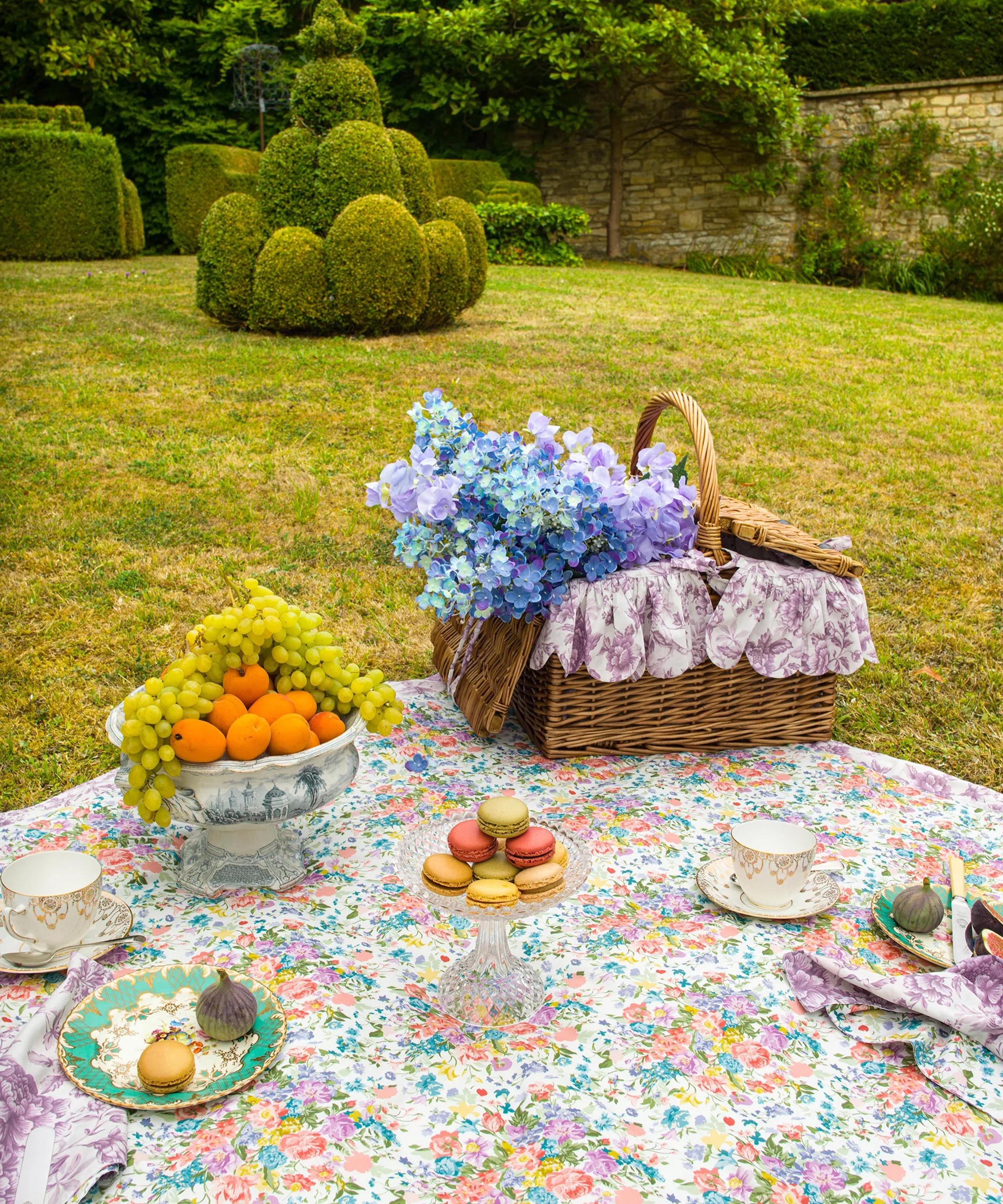 Coco & Wolf - Regency Trail Picnic Basket Hamper image number 1