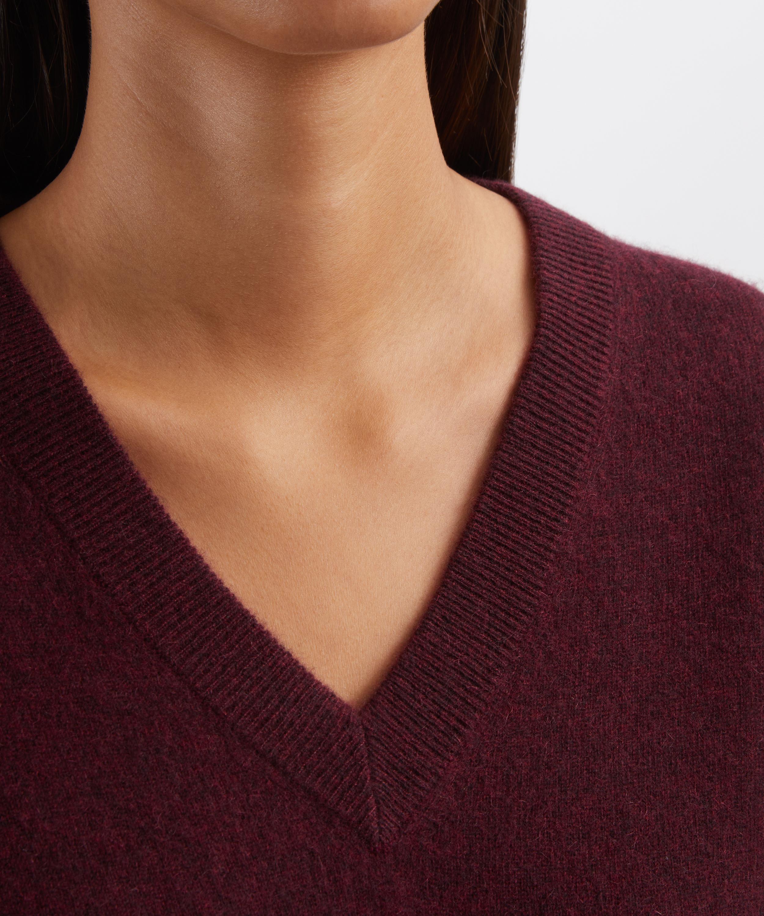 Kujten - Lita V-Neck Cashmere Jumper image number 4