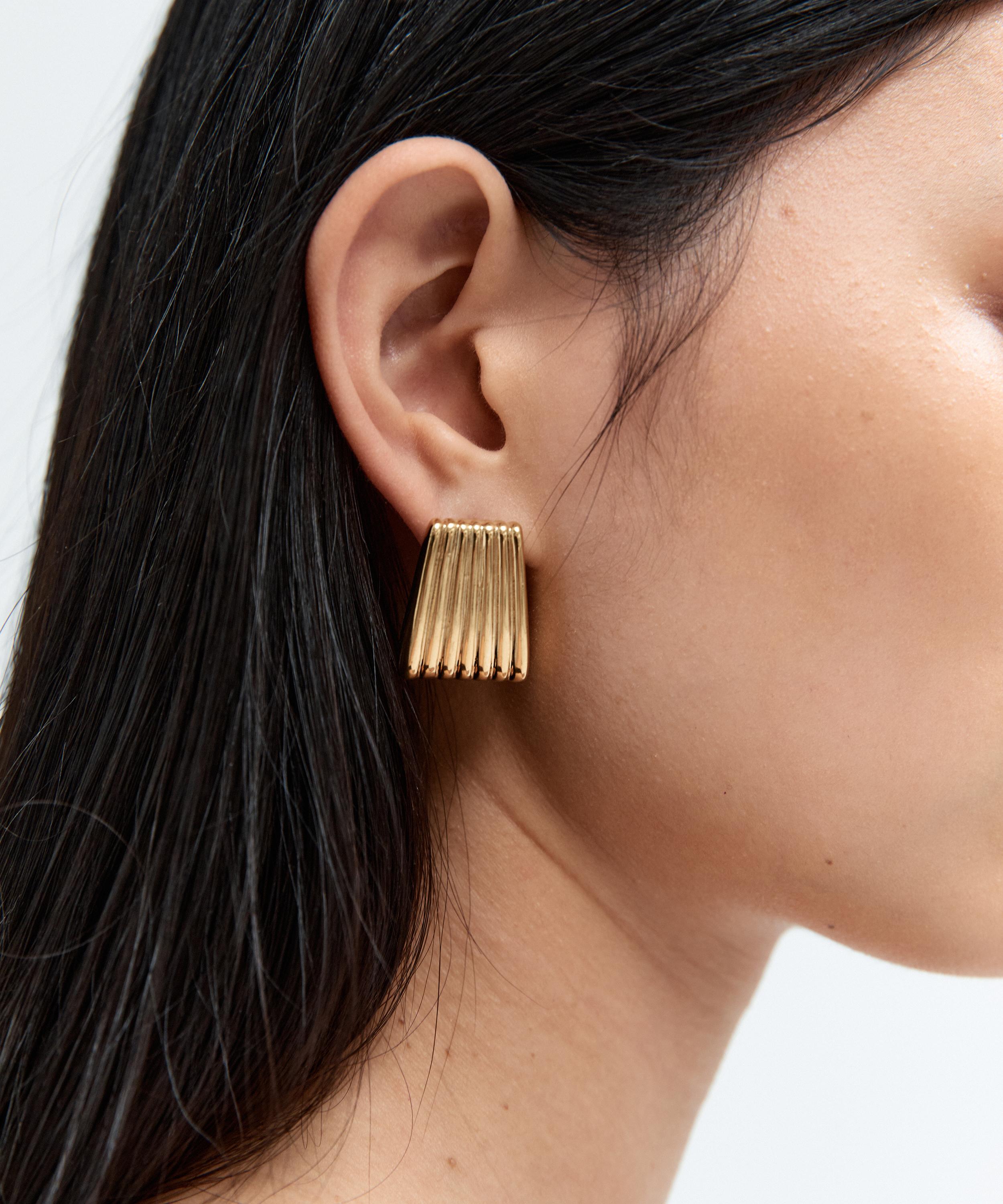Heaven Mayhem - Gold-Plated Ribbed Stud Earrings image number 1