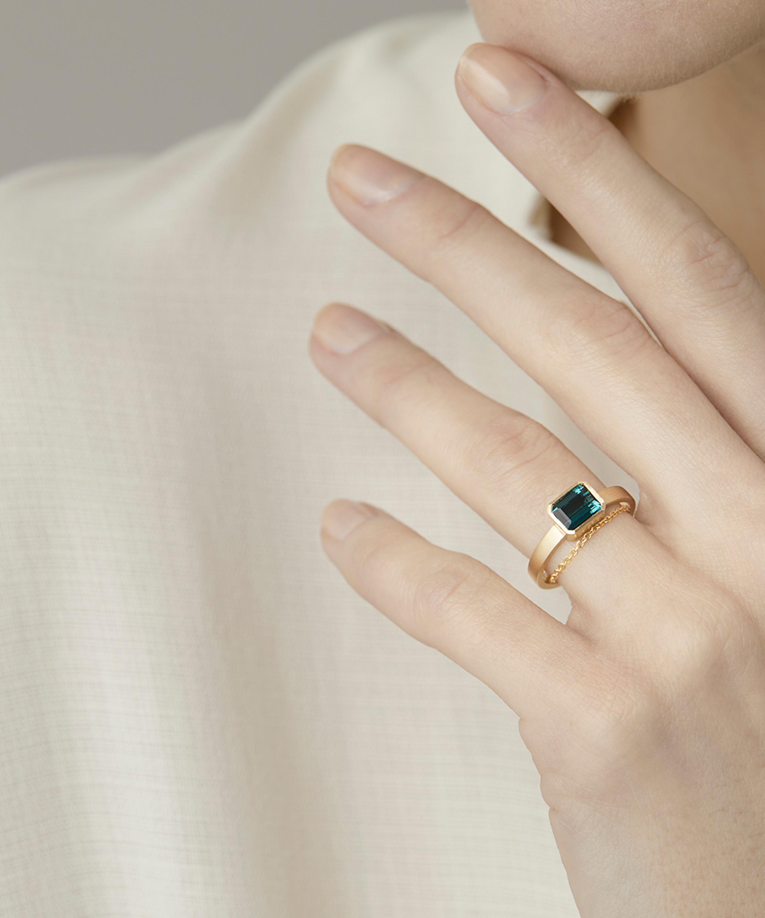 Satomi Kawakita - 18ct Gold Green Tourmaline Ring image number 1