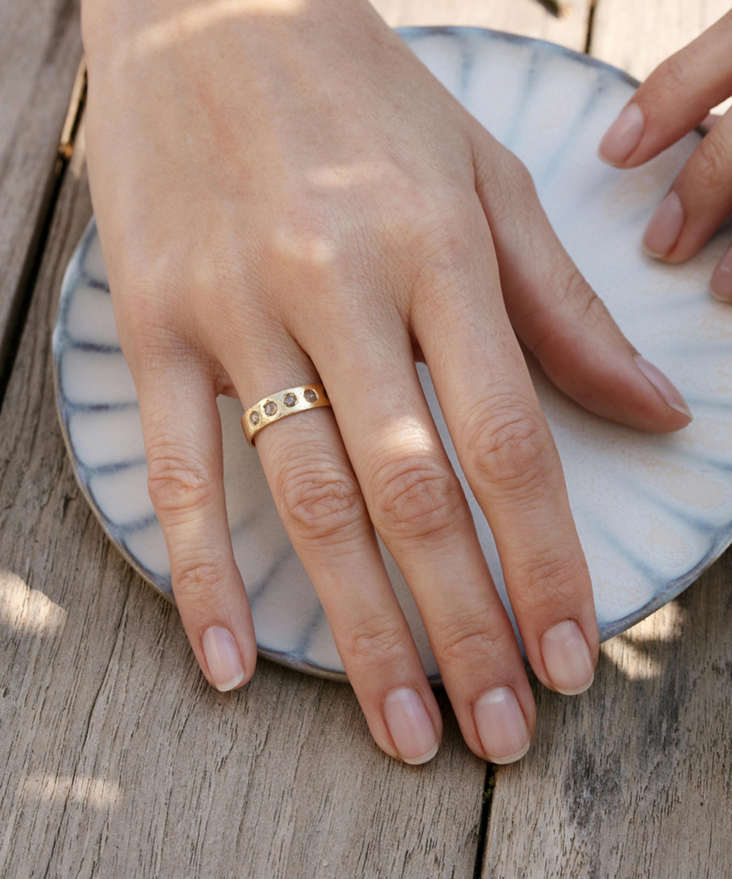 5 Octobre - 14ct Gold Band Ring image number 1