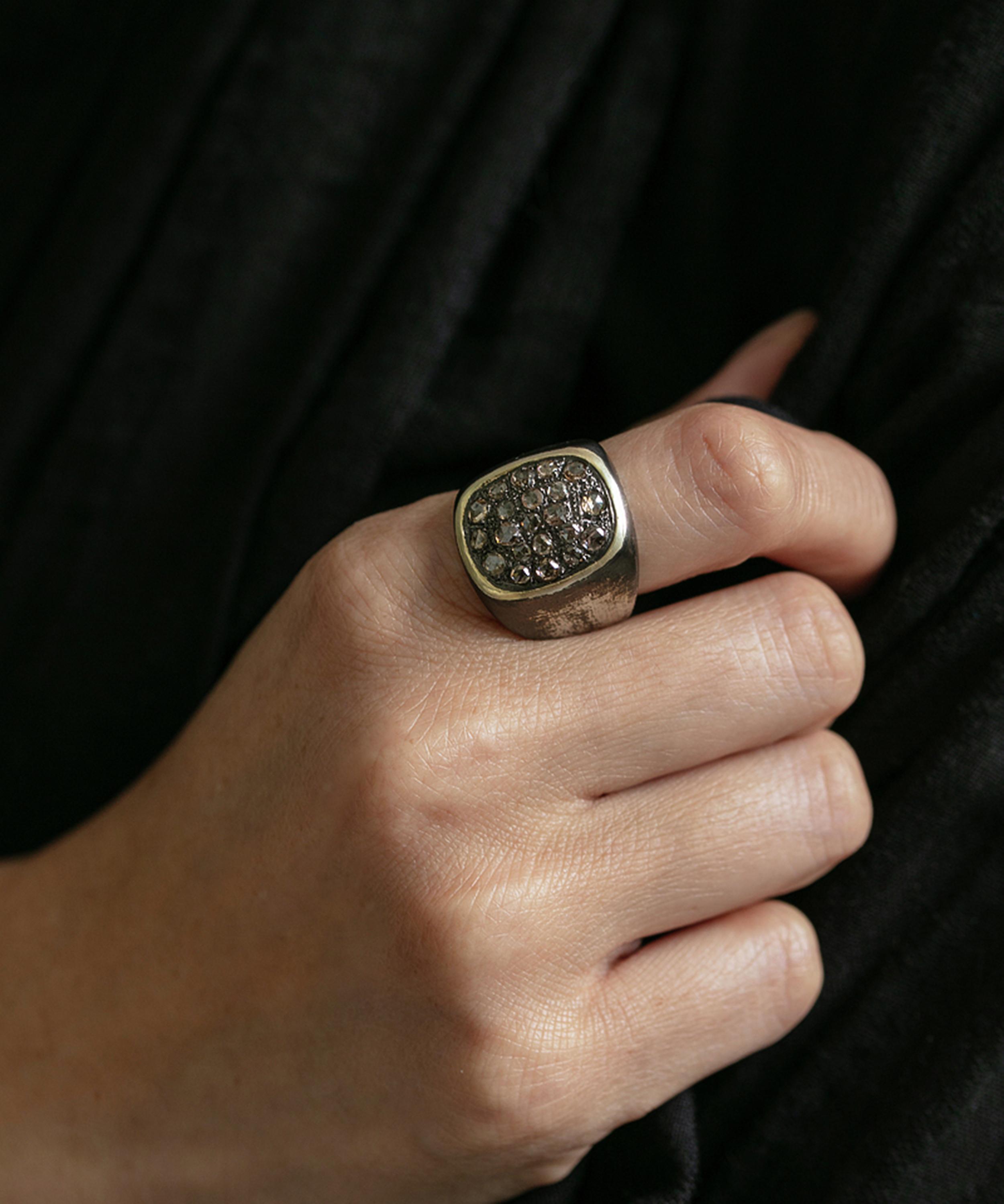 5 Octobre - 14ct Gold Vadim Signet Ring image number 1