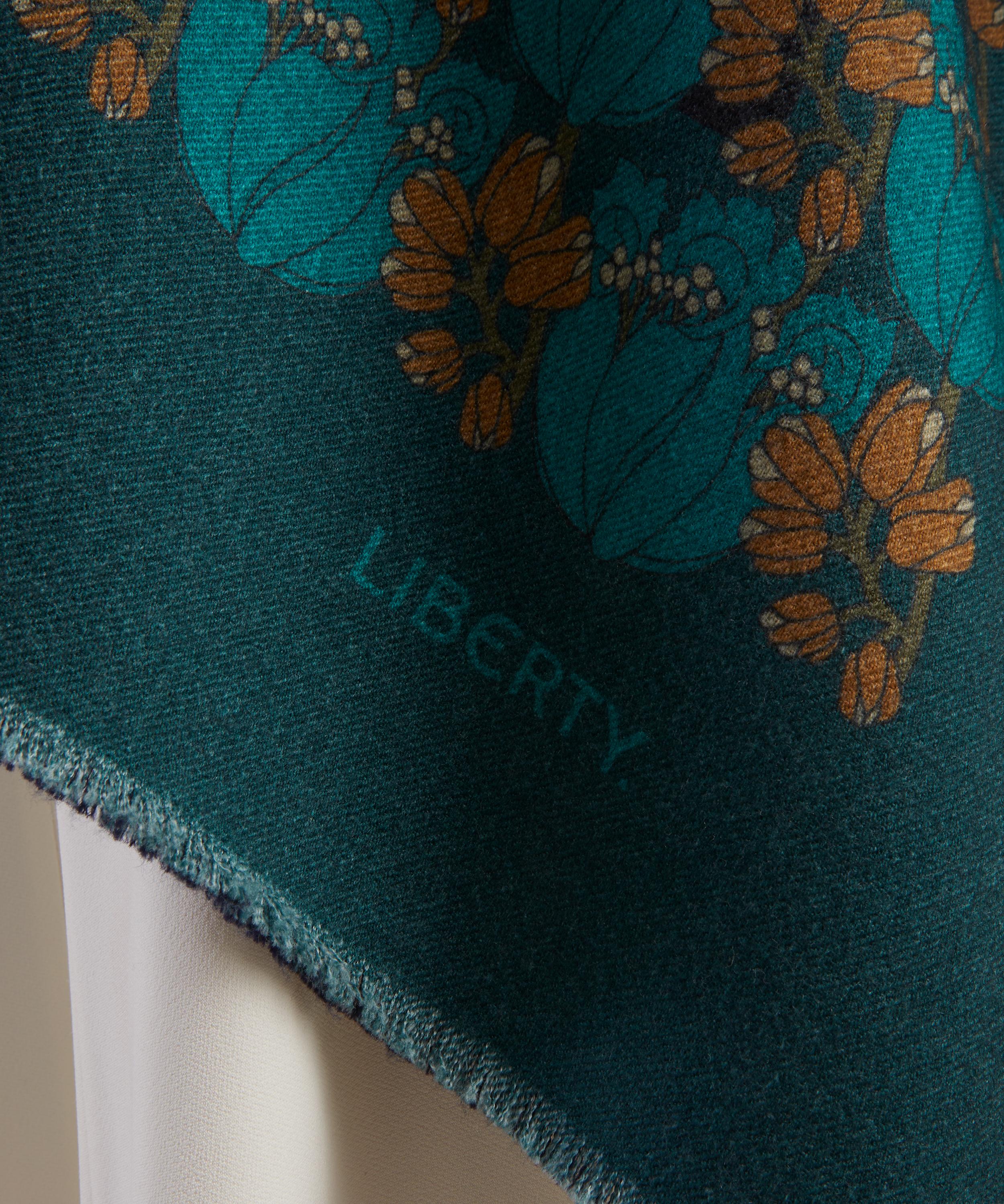 Liberty - Tudor Tulip 160x140 Wool Cape image number 4
