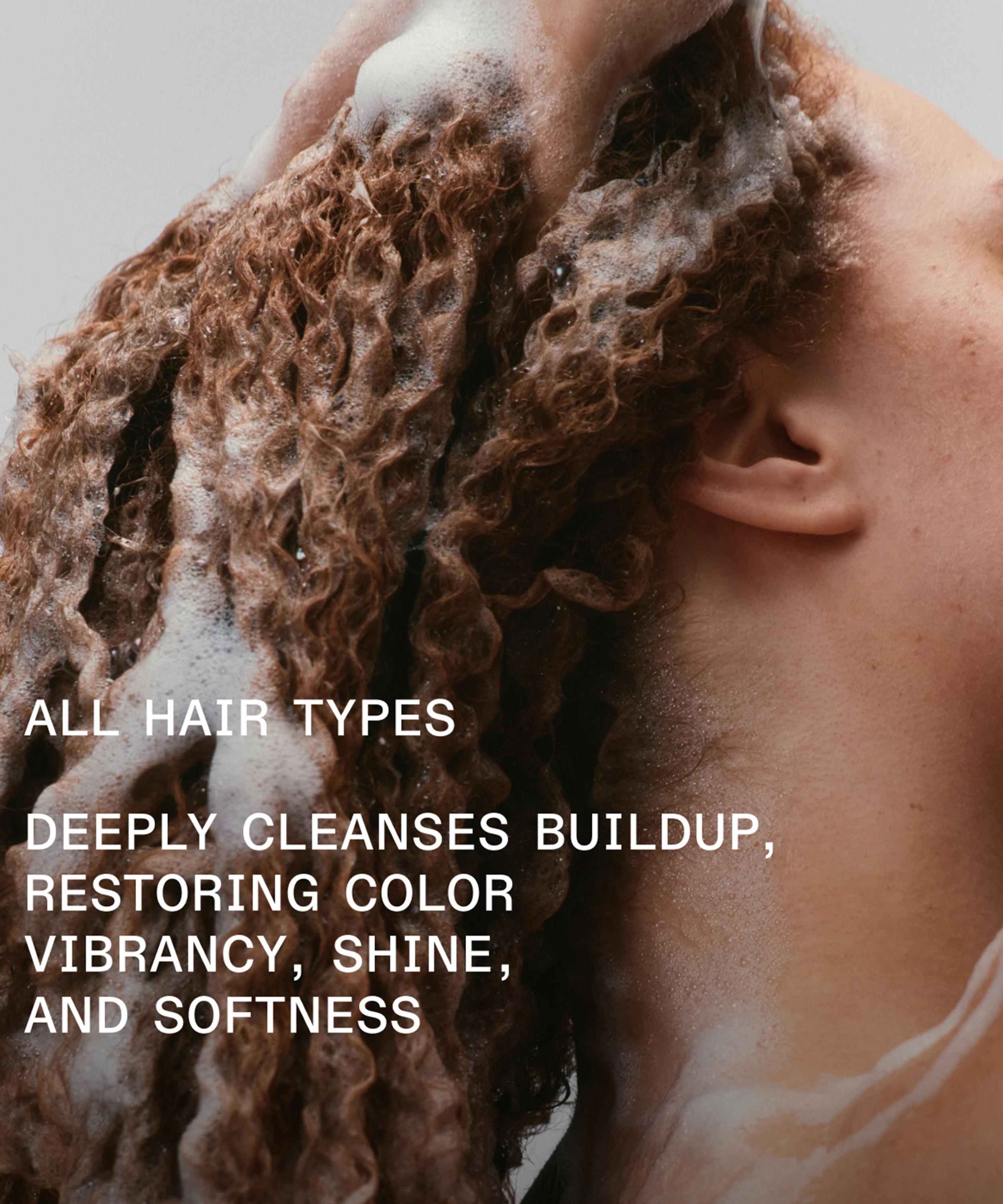 OLAPLEX - No.4C Bond Maintenance&reg; Clarifying Shampoo 250ml image number 7
