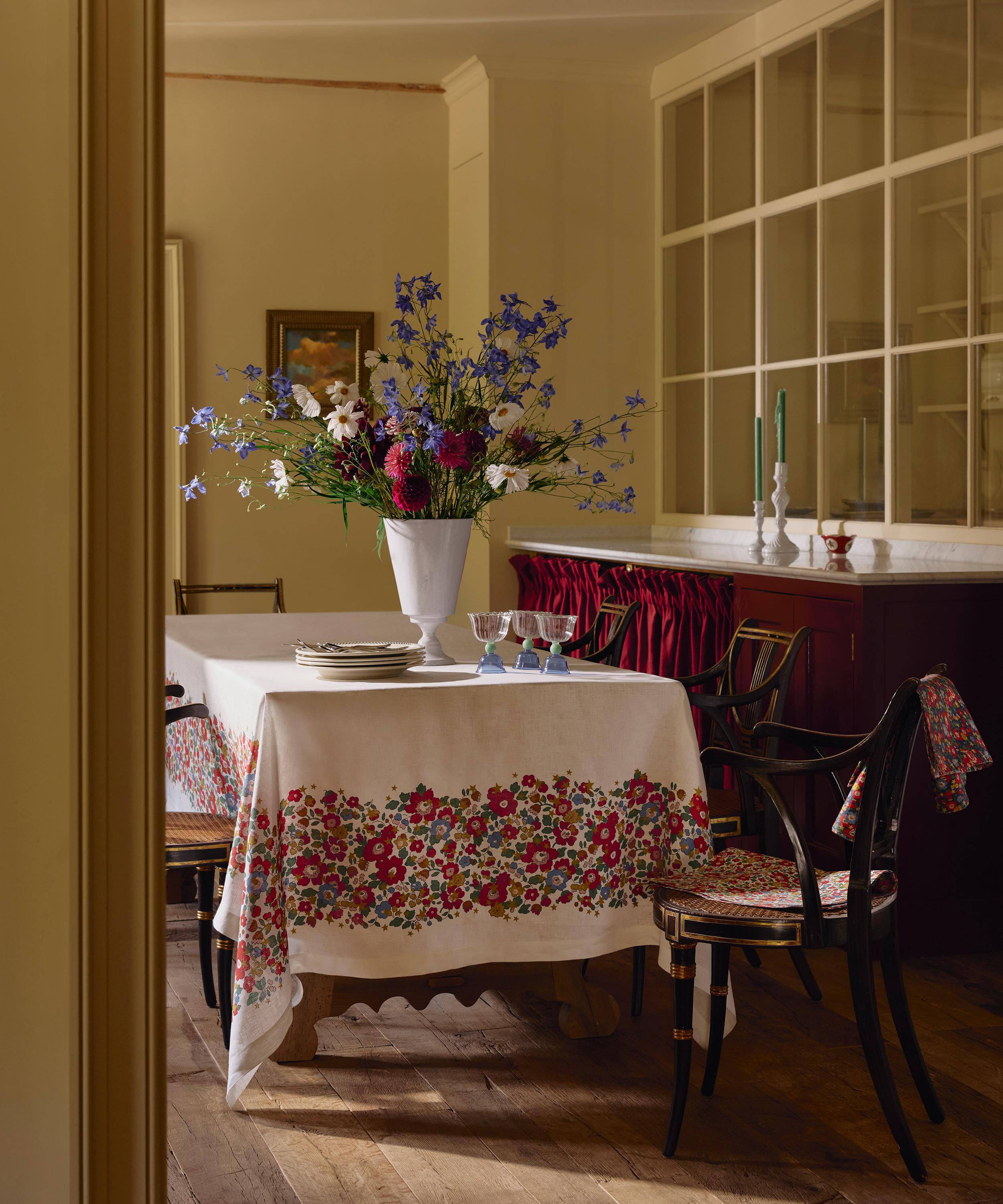 Liberty - Betsy Star Linen 165cm x 250cm Tablecloth image number 4