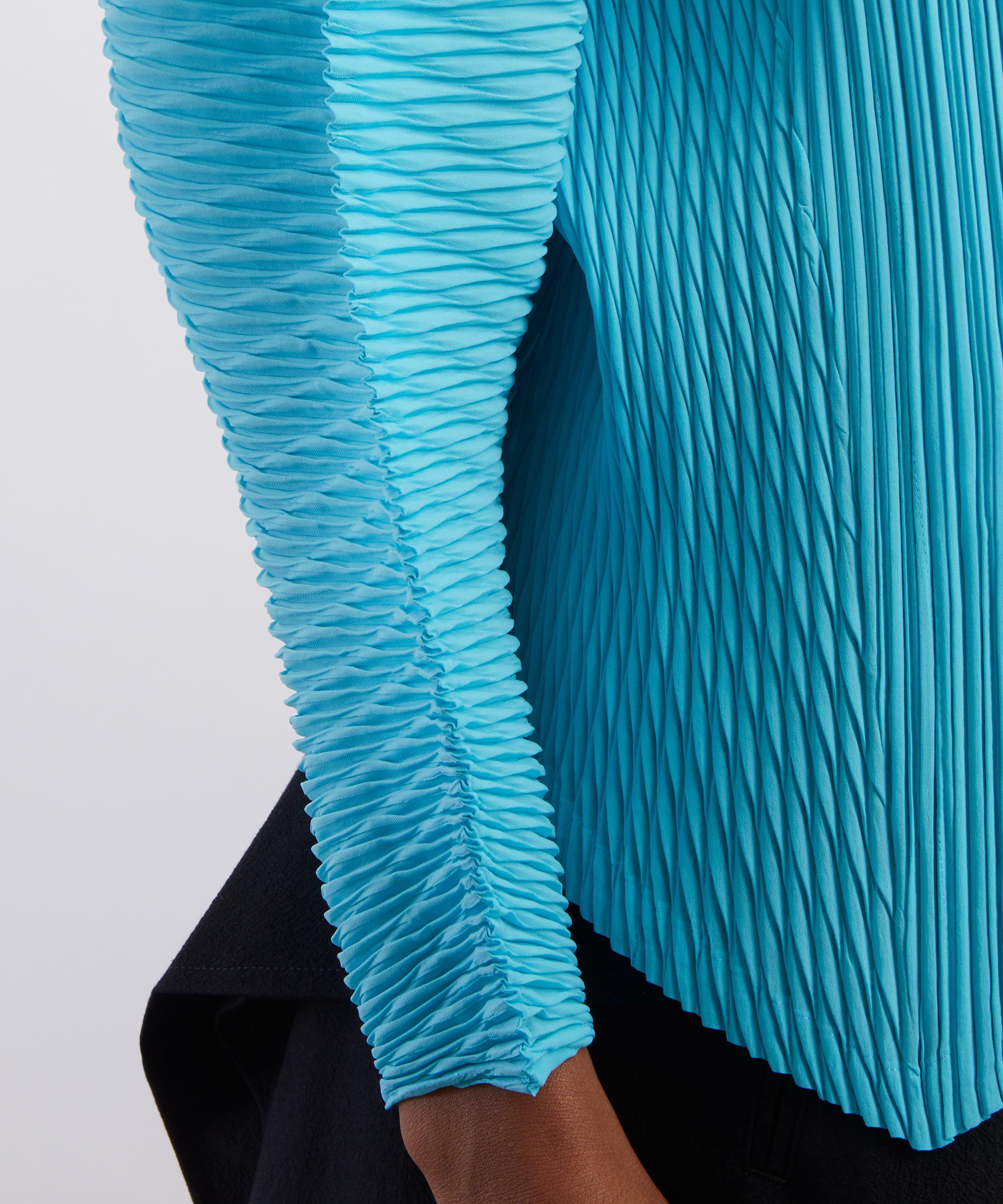 Issey Miyake - LEAF PLEATS Light Blue Cardigan image number 4