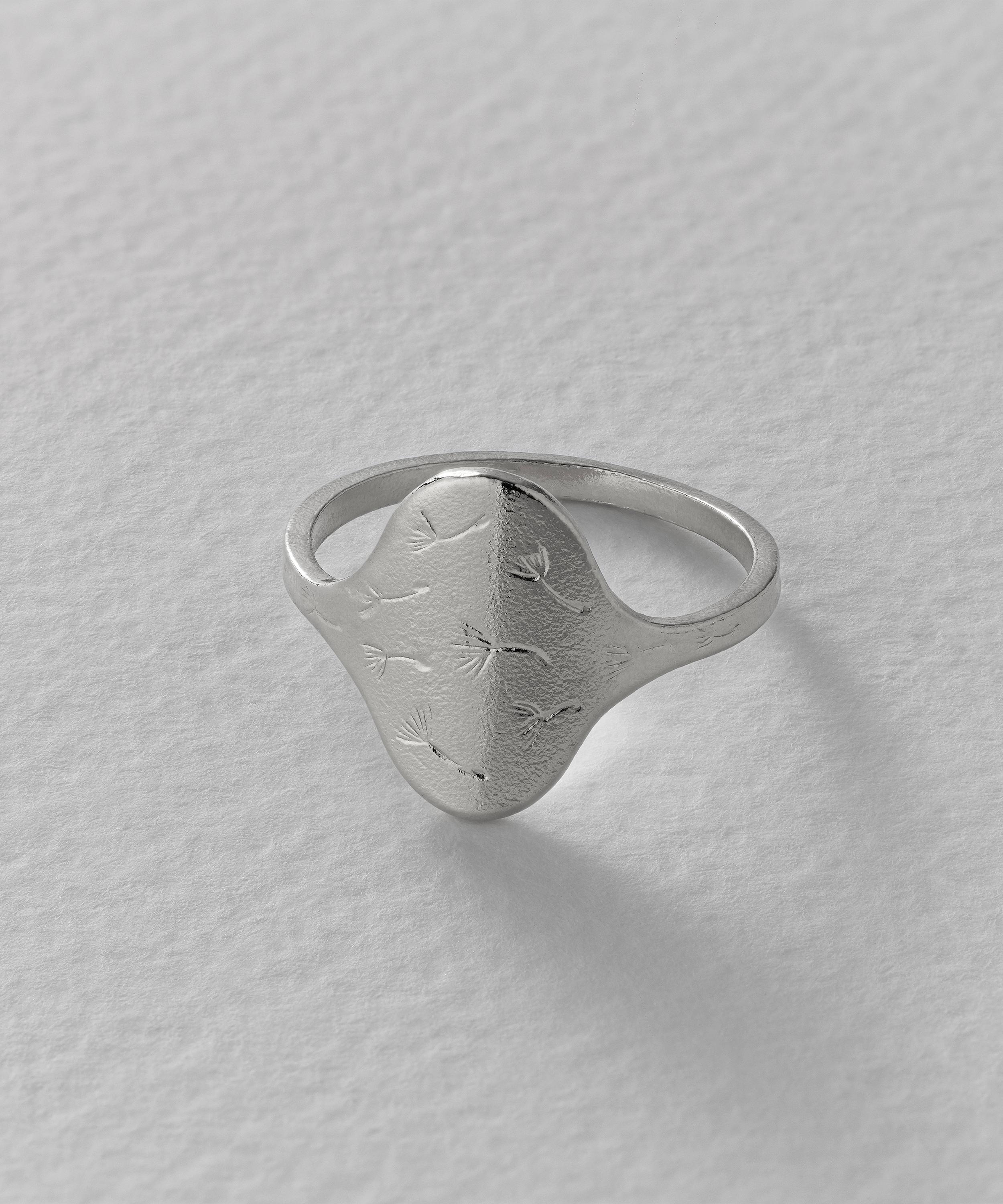 Alex Monroe - Sterling Silver Oval Make a Wish Ring image number 2