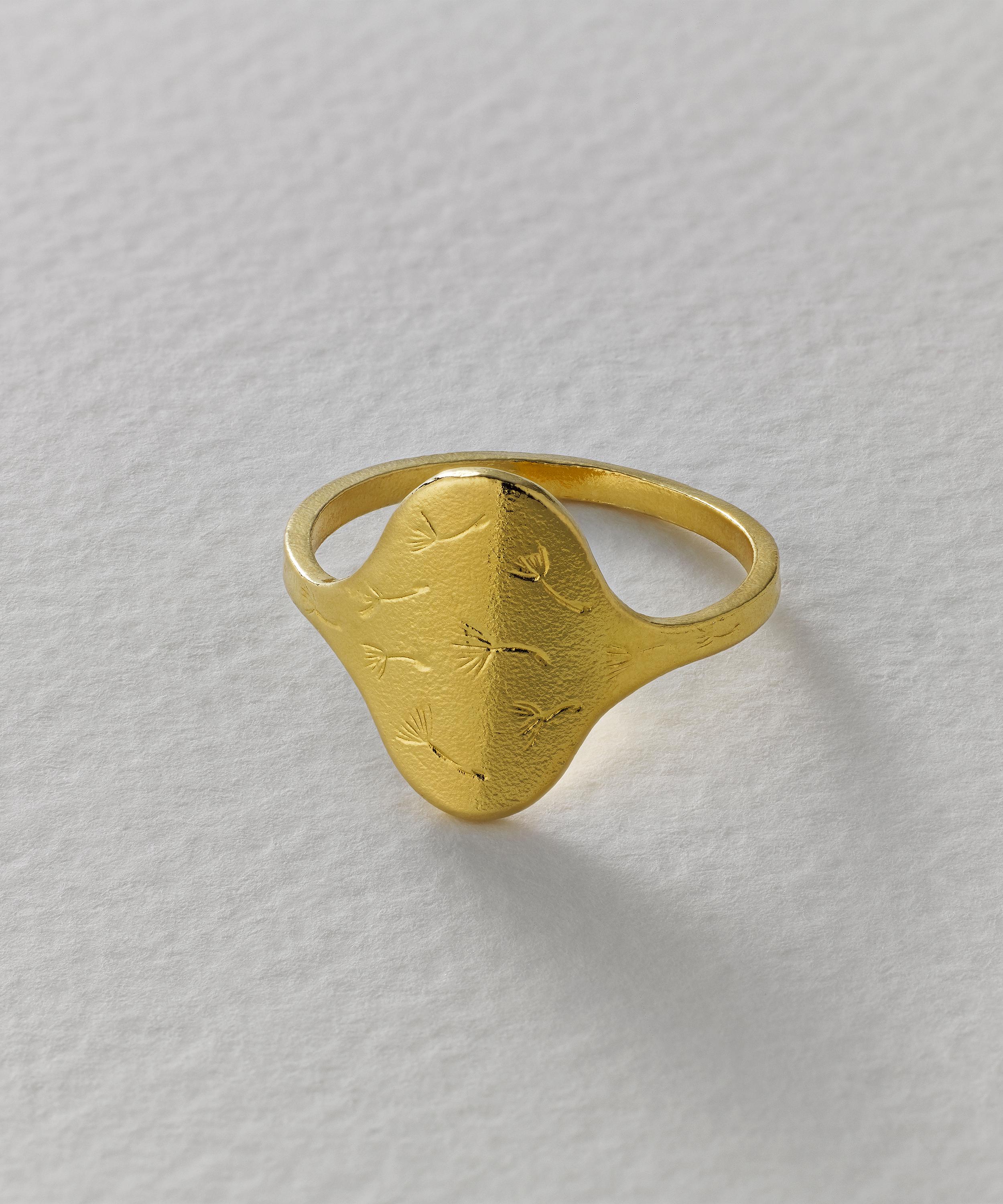 Alex Monroe - 22ct Gold-Plated Oval Make a Wish Ring image number 2