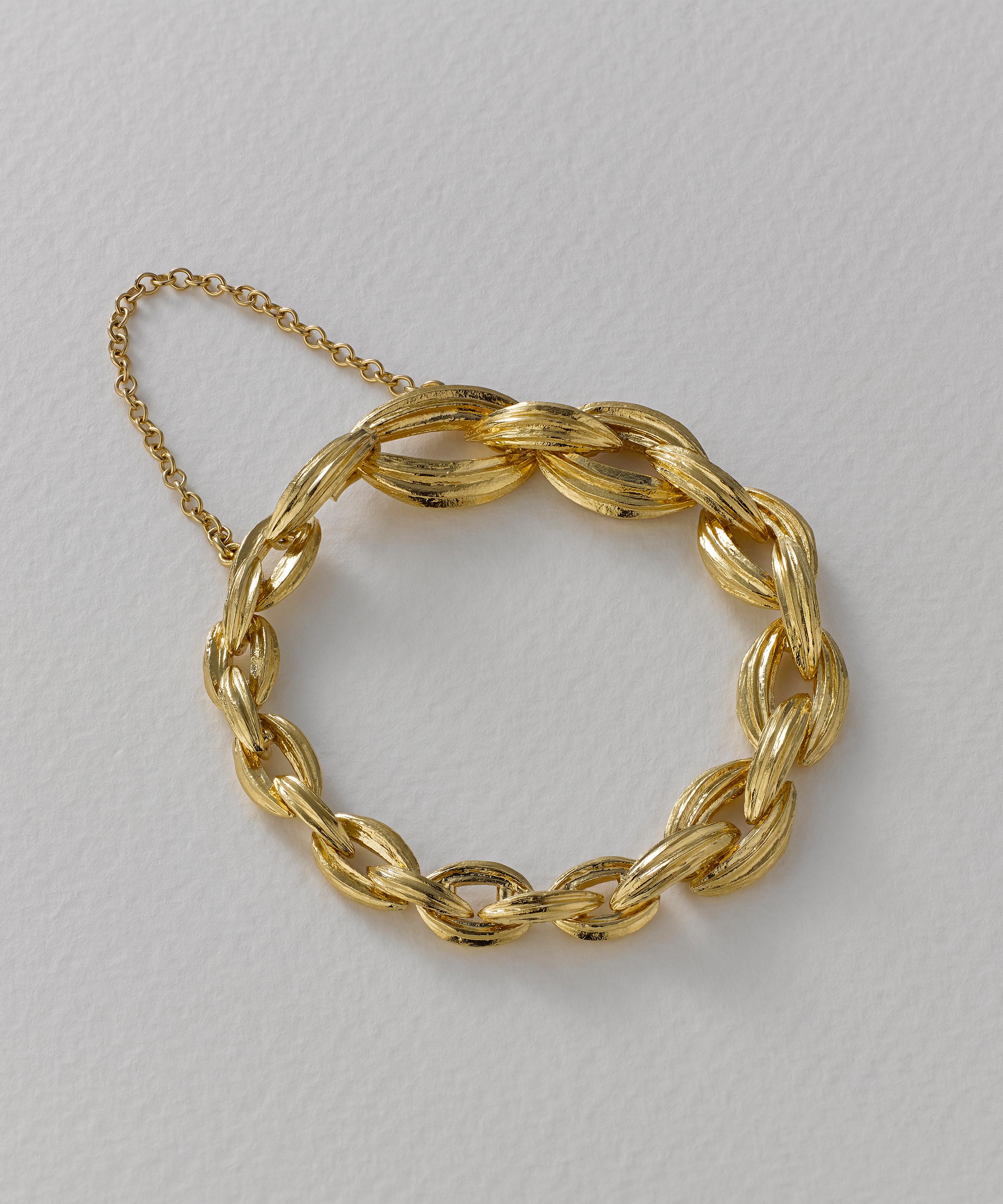 Alex Monroe - 22ct Gold-Plated Linked Kissing Seed Bracelet 16.5 cm image number 3