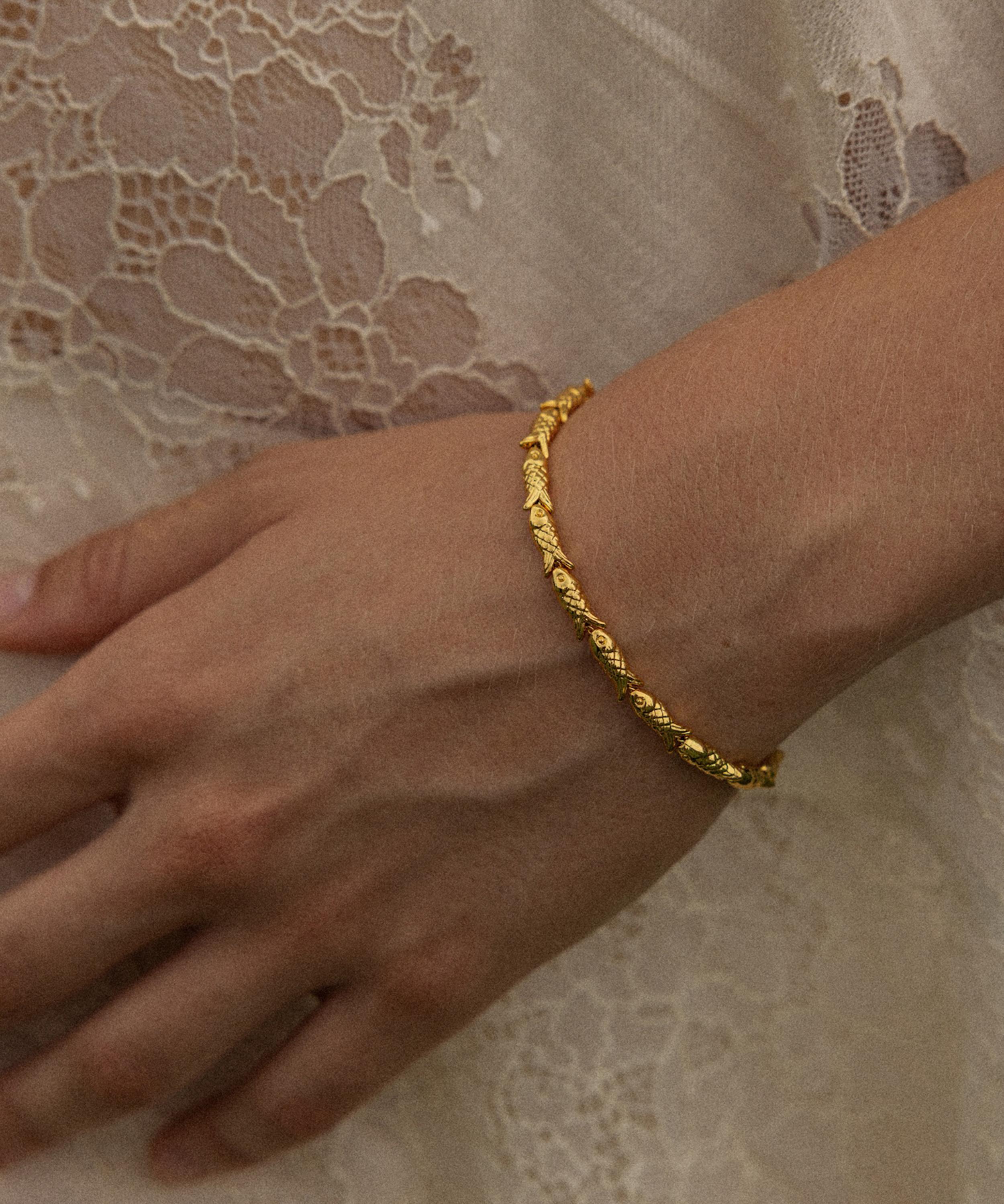 ANNI LU - 18ct Gold-Plated Fishy Bracelet image number 3