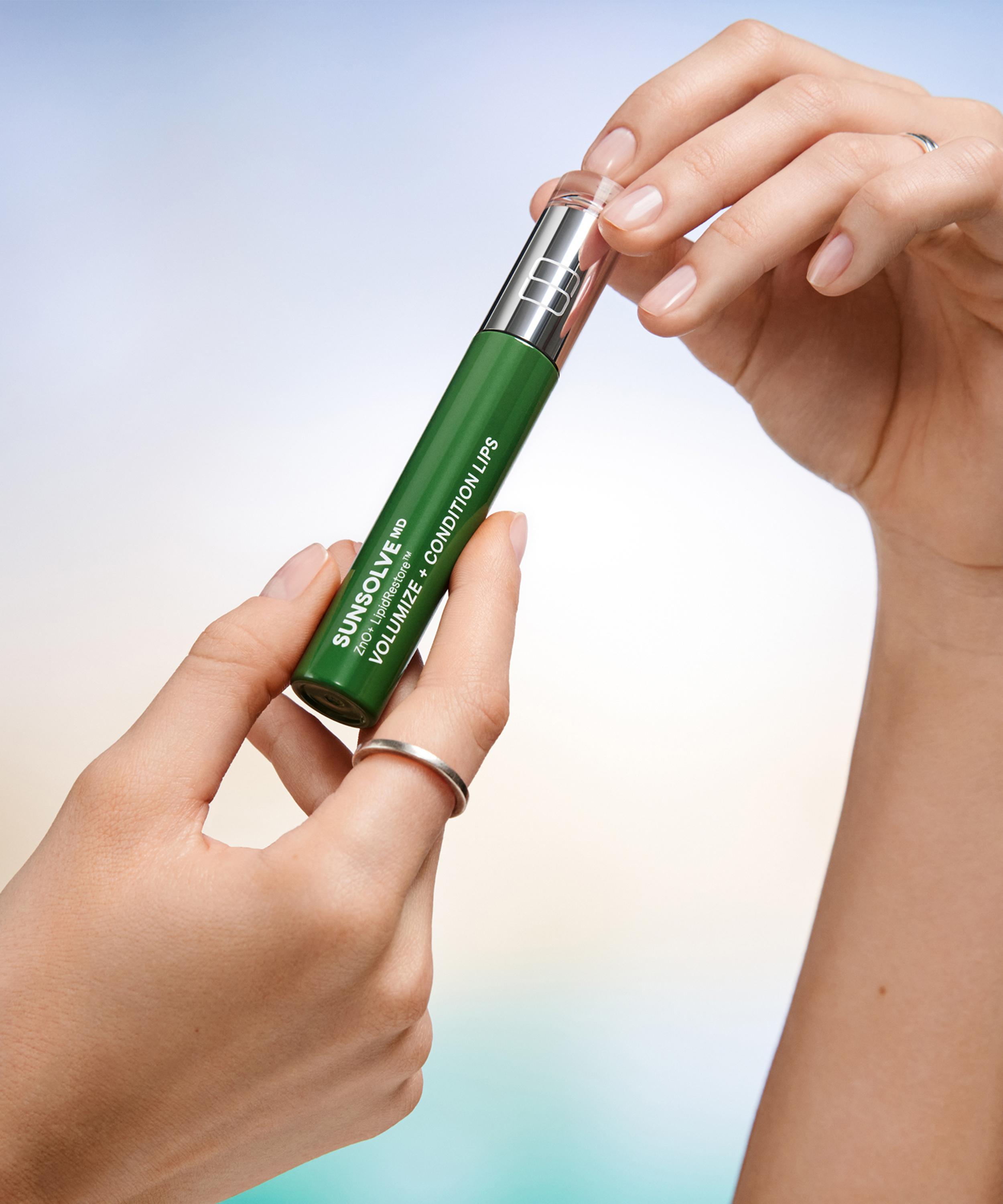 SunsolveMD - LipidRestore VOLUMIZE + CONDITION LIPS SPF40 4.5ml image number 1