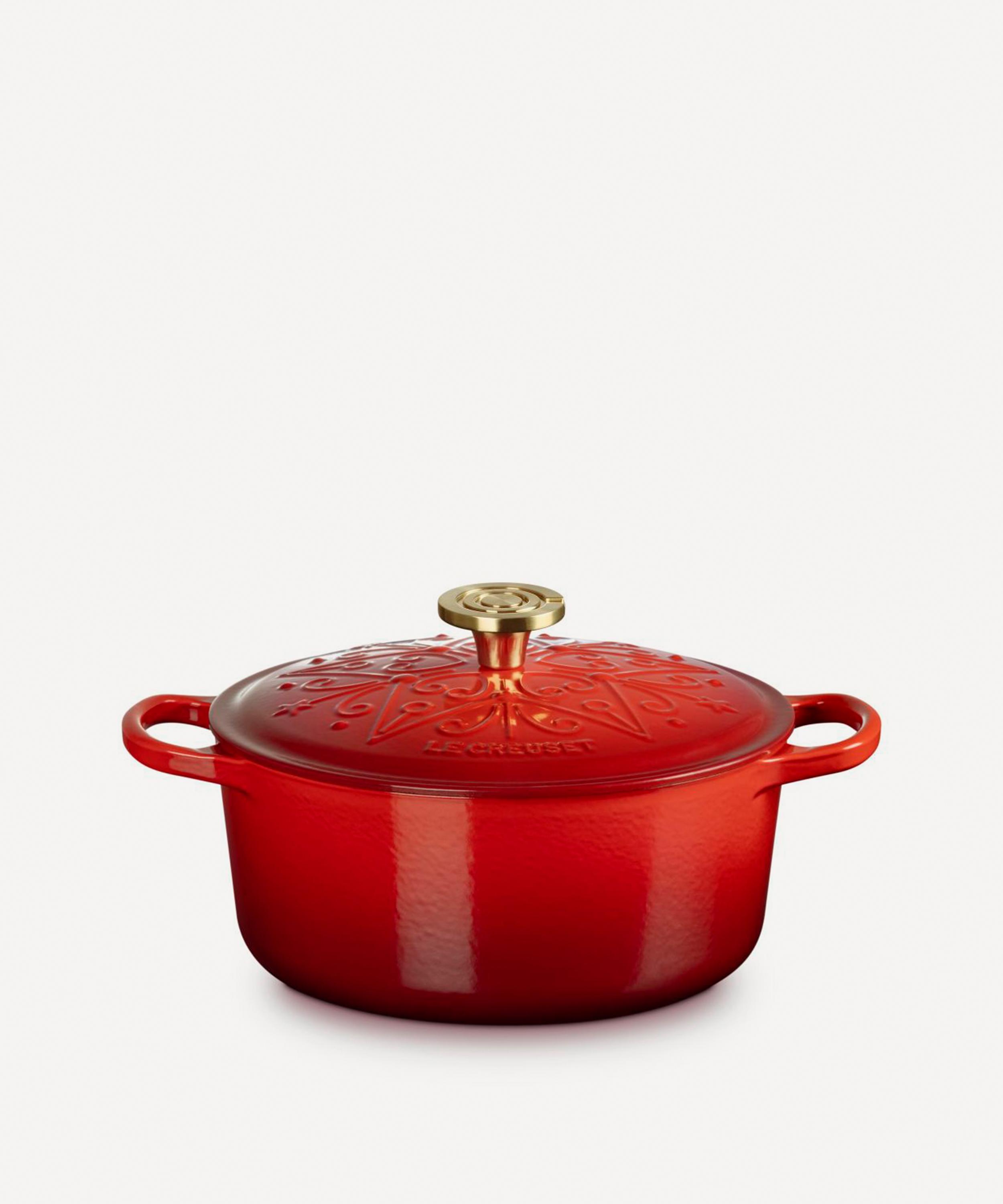 Le Creuset - Enamelled Cast Iron L'&Eacute;toile Signature Round Casserole 24cm Cerise image number 2