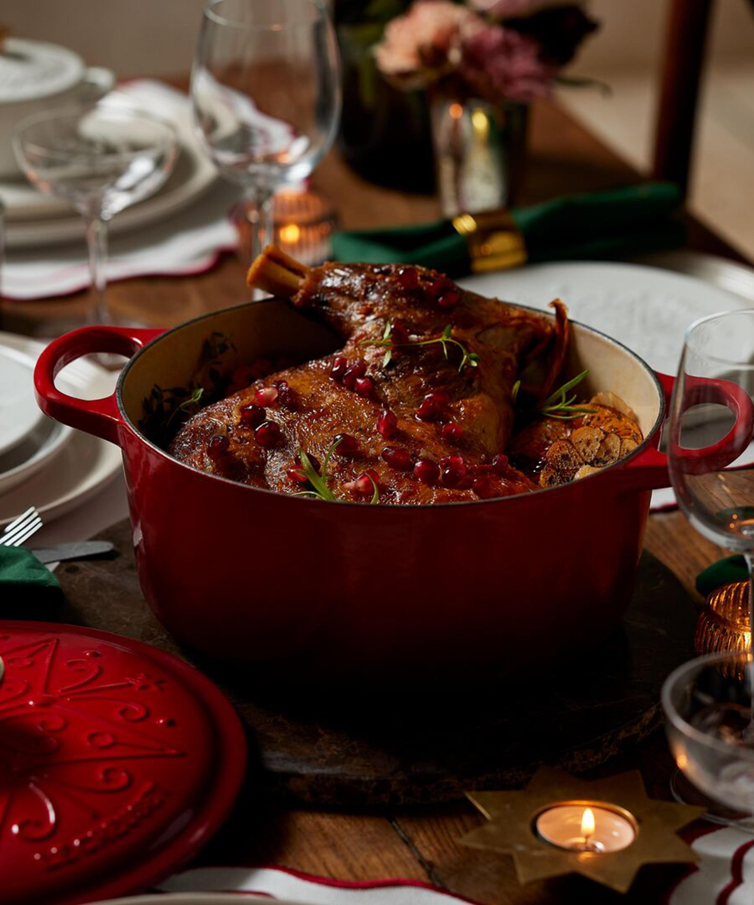 Le Creuset - Enamelled Cast Iron L'&Eacute;toile Signature Round Casserole 24cm Cerise image number 6