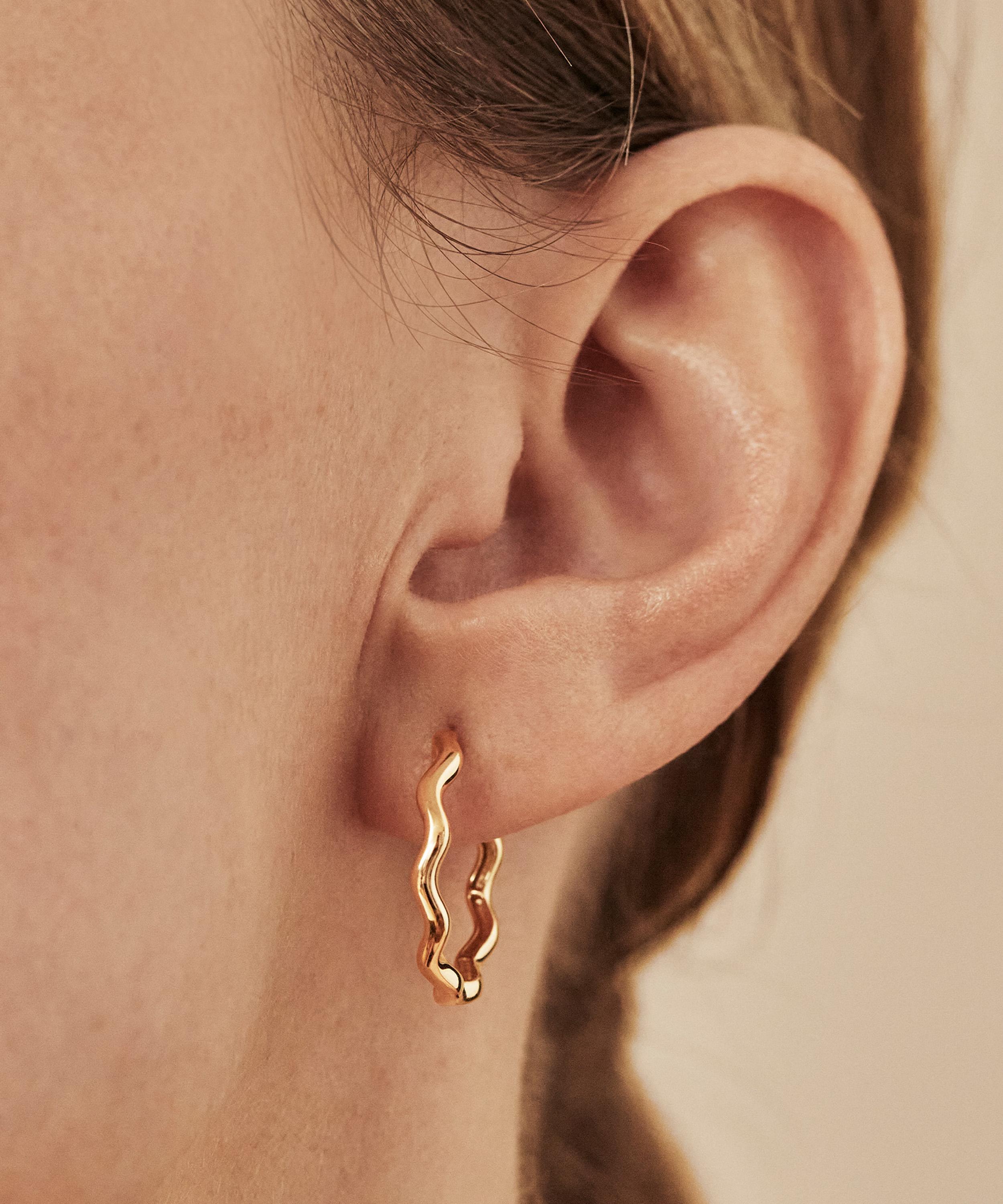 Annoushka - 18ct Gold Whoopsie Daisy Medium Hoop Earrings image number 1