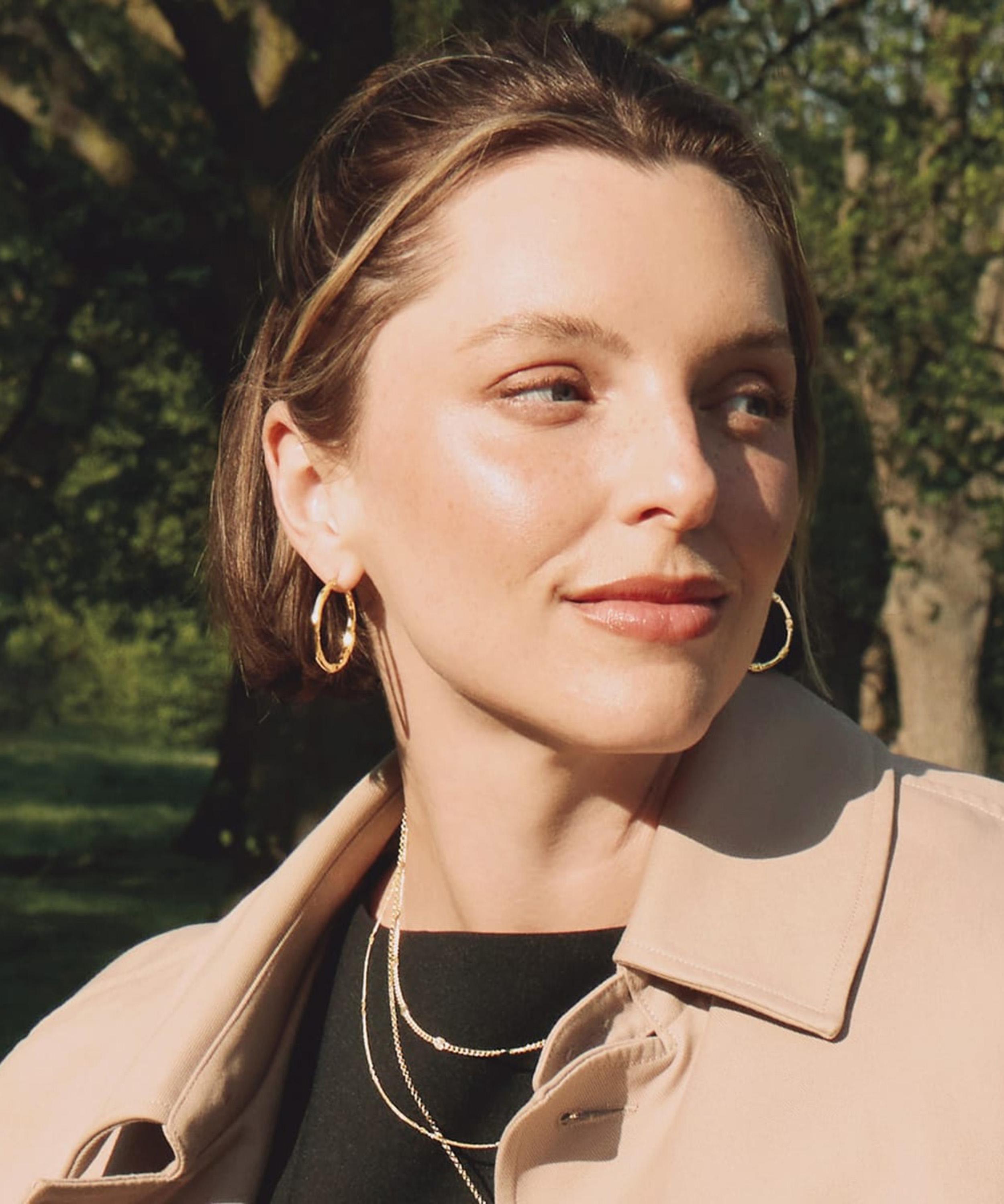 Daisy London - 18ct Gold-Plated Est&eacute;e Lalonde Goddess Glow Hoop Earrings image number 2