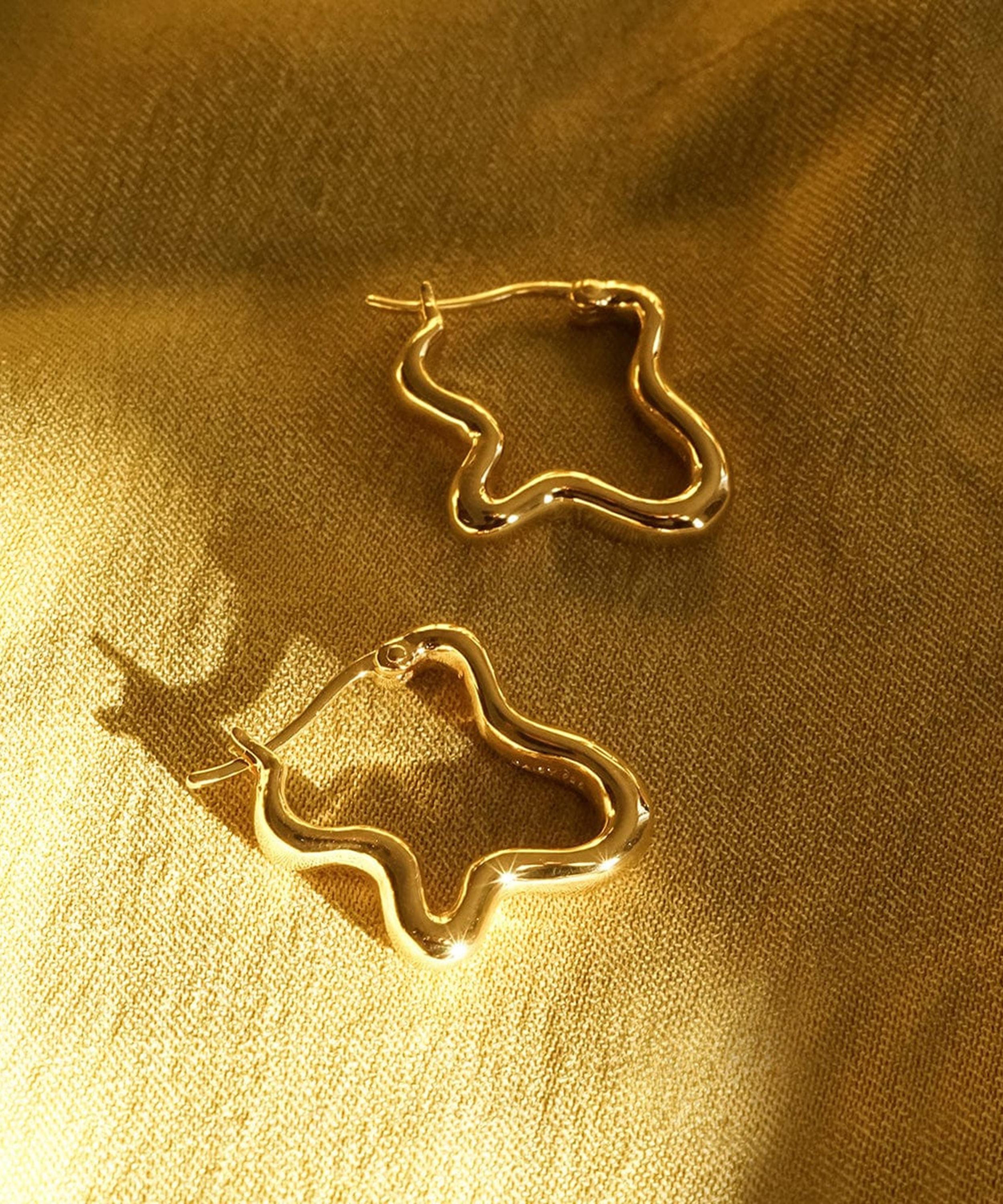 Daisy London - 18ct Gold-Plated Est&eacute;e Lalonde Wavy Hoop Earrings image number 2