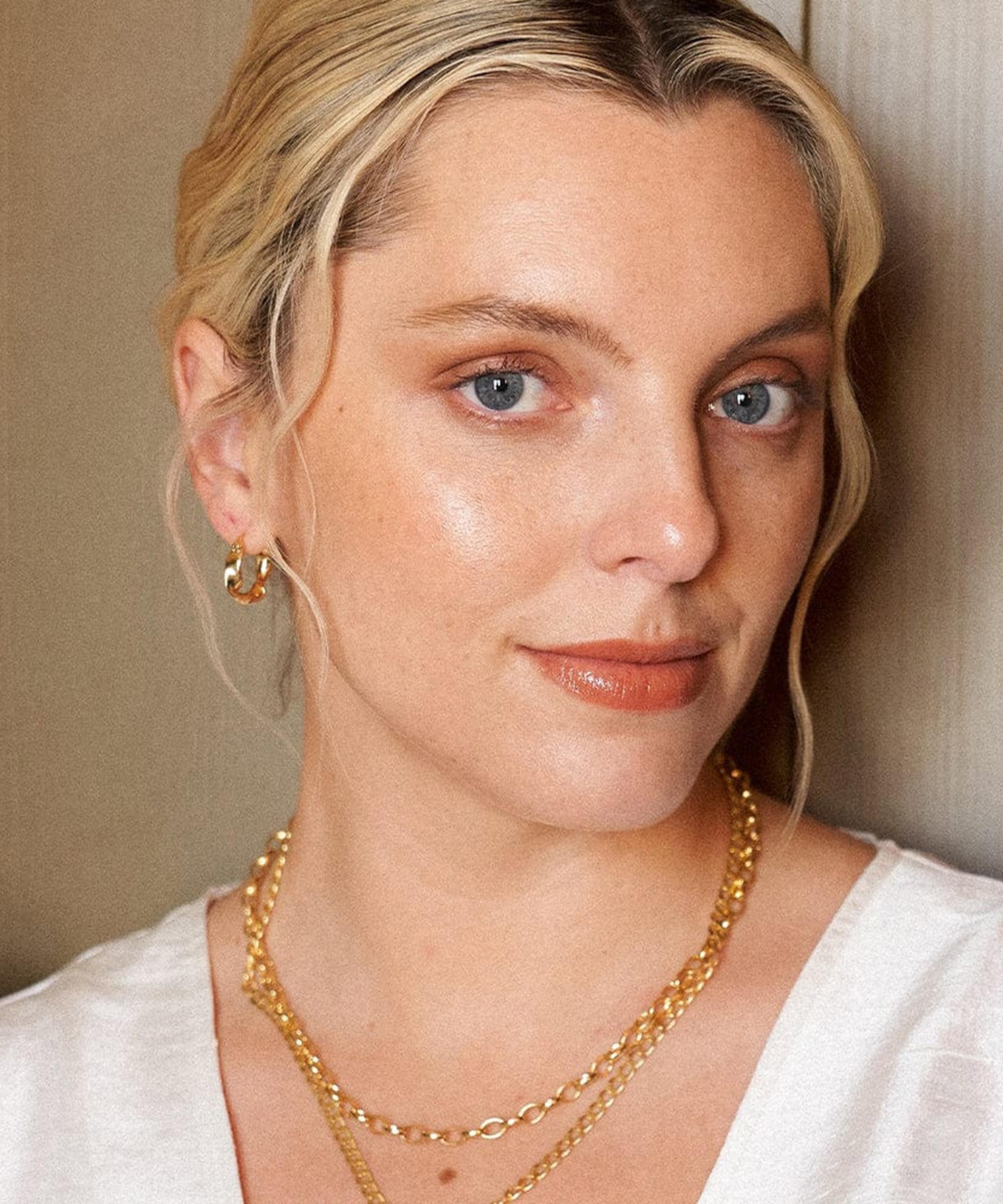 Daisy London - 18ct Gold-Plated Est&eacute;e Lalonde Flow Hoop Earrings image number 1