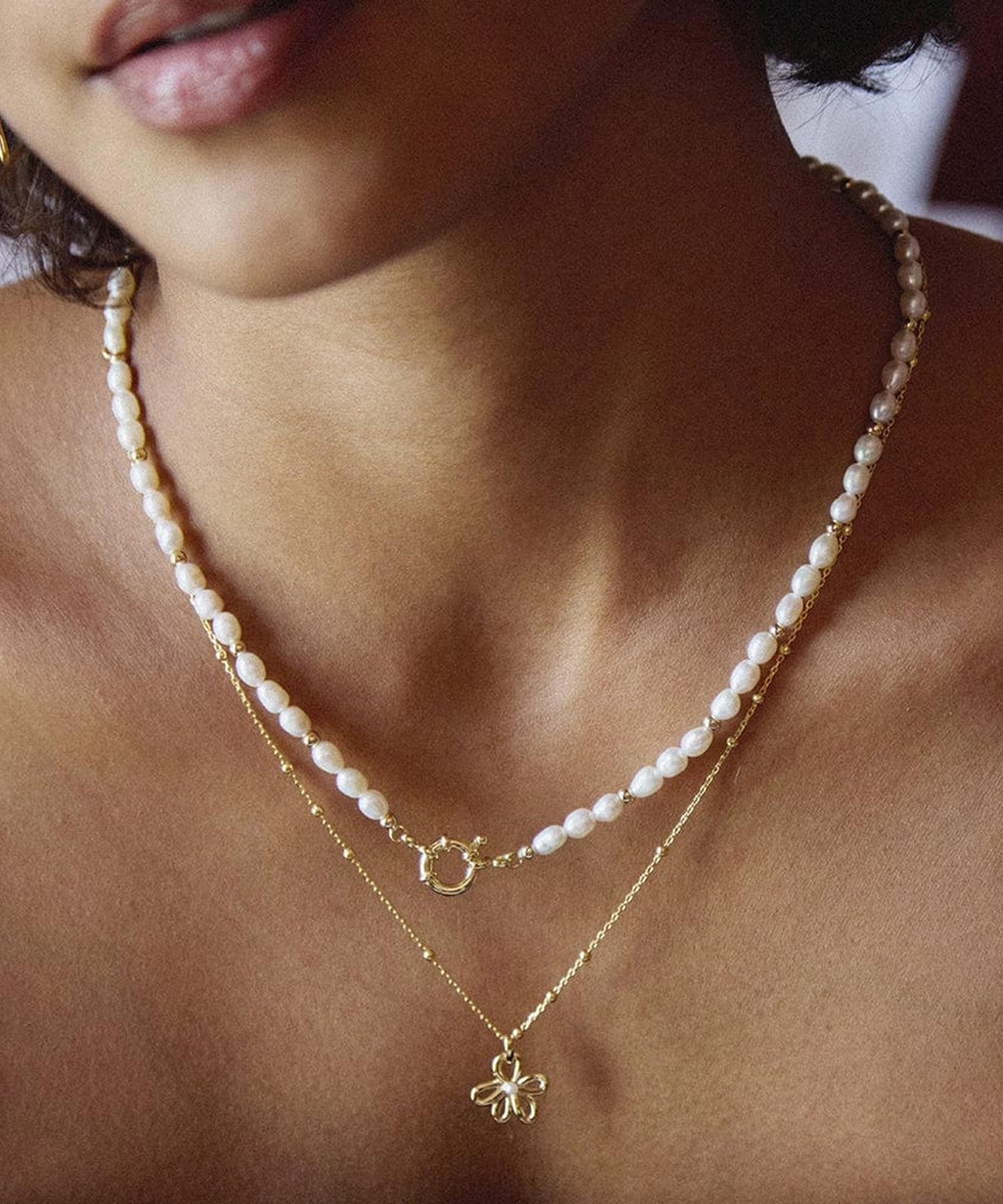 Daisy London - 18ct Gold-Plated Daisy Bow Pendant Necklace image number 1