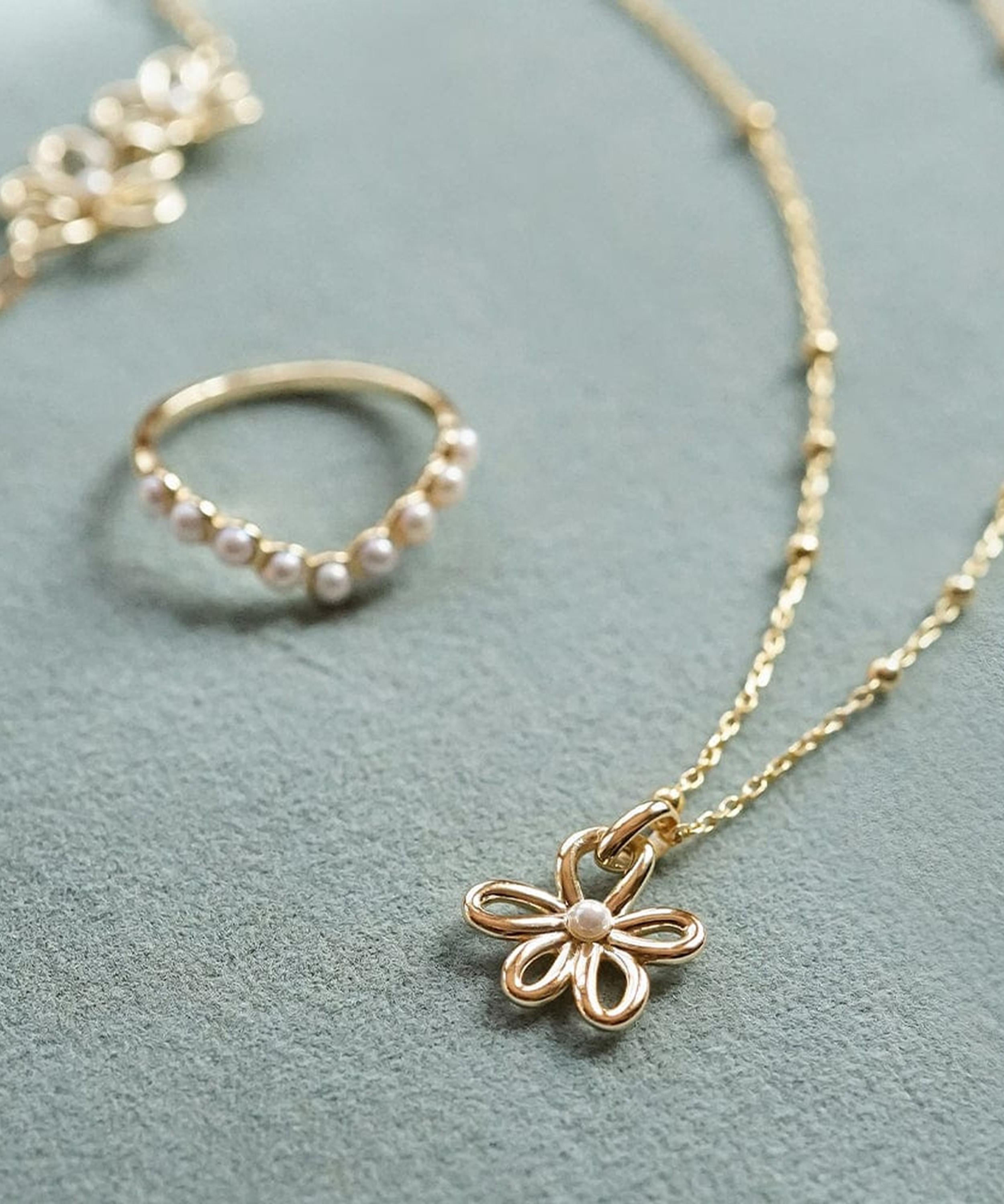 Daisy London - 18ct Gold-Plated Daisy Bow Pendant Necklace image number 2