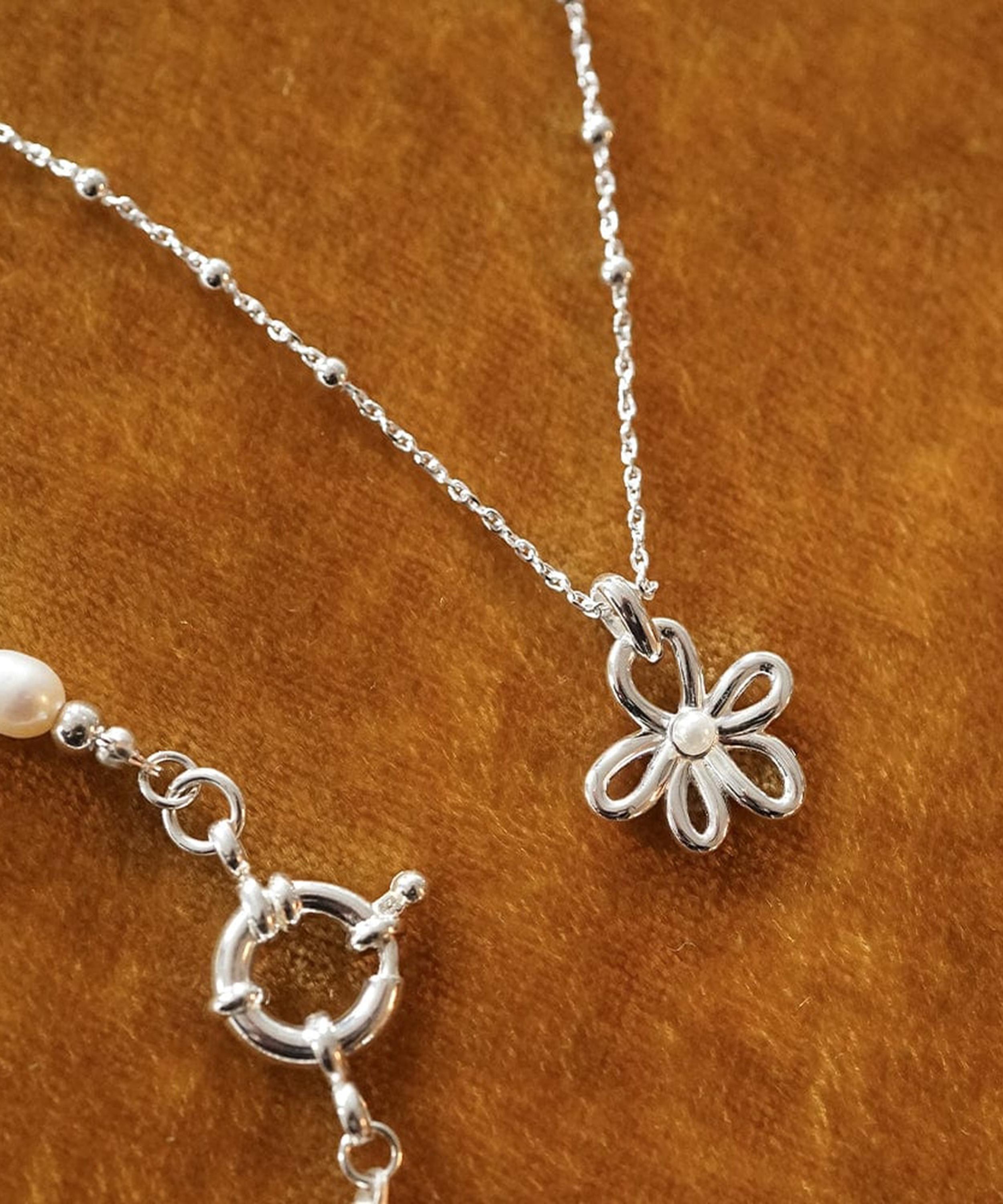 Daisy London - Sterling Silver Daisy Bow Pendant Necklace image number 2