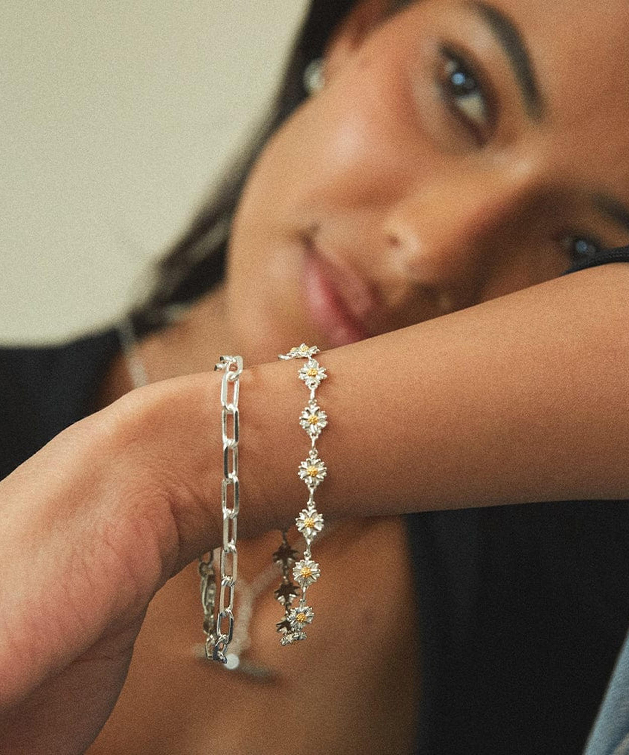 Daisy London - Sterling Silver Daisy Chain Bracelet image number 1